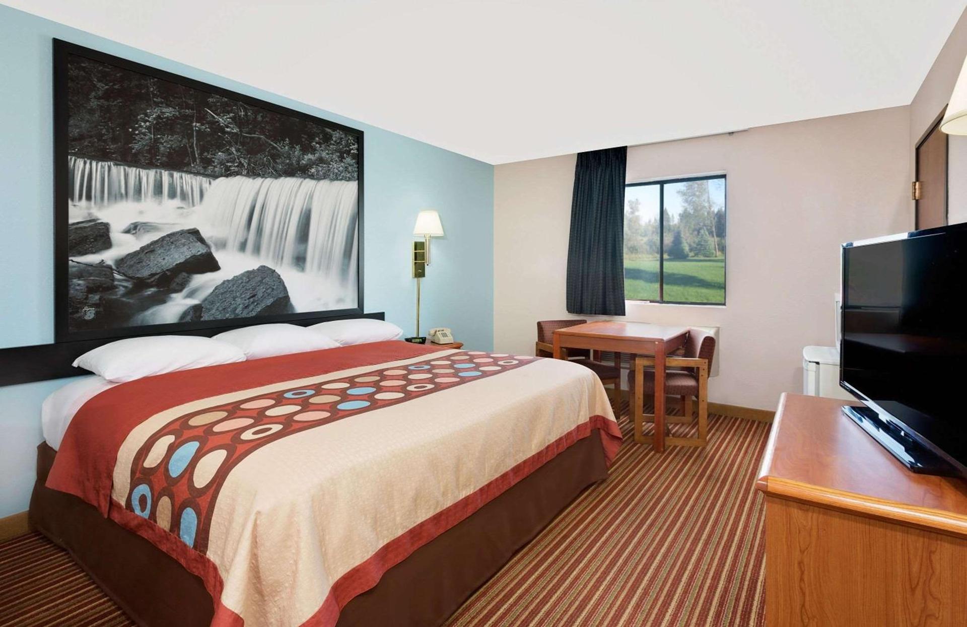 Super 8 by Wyndham Rock Port MO photo 14
