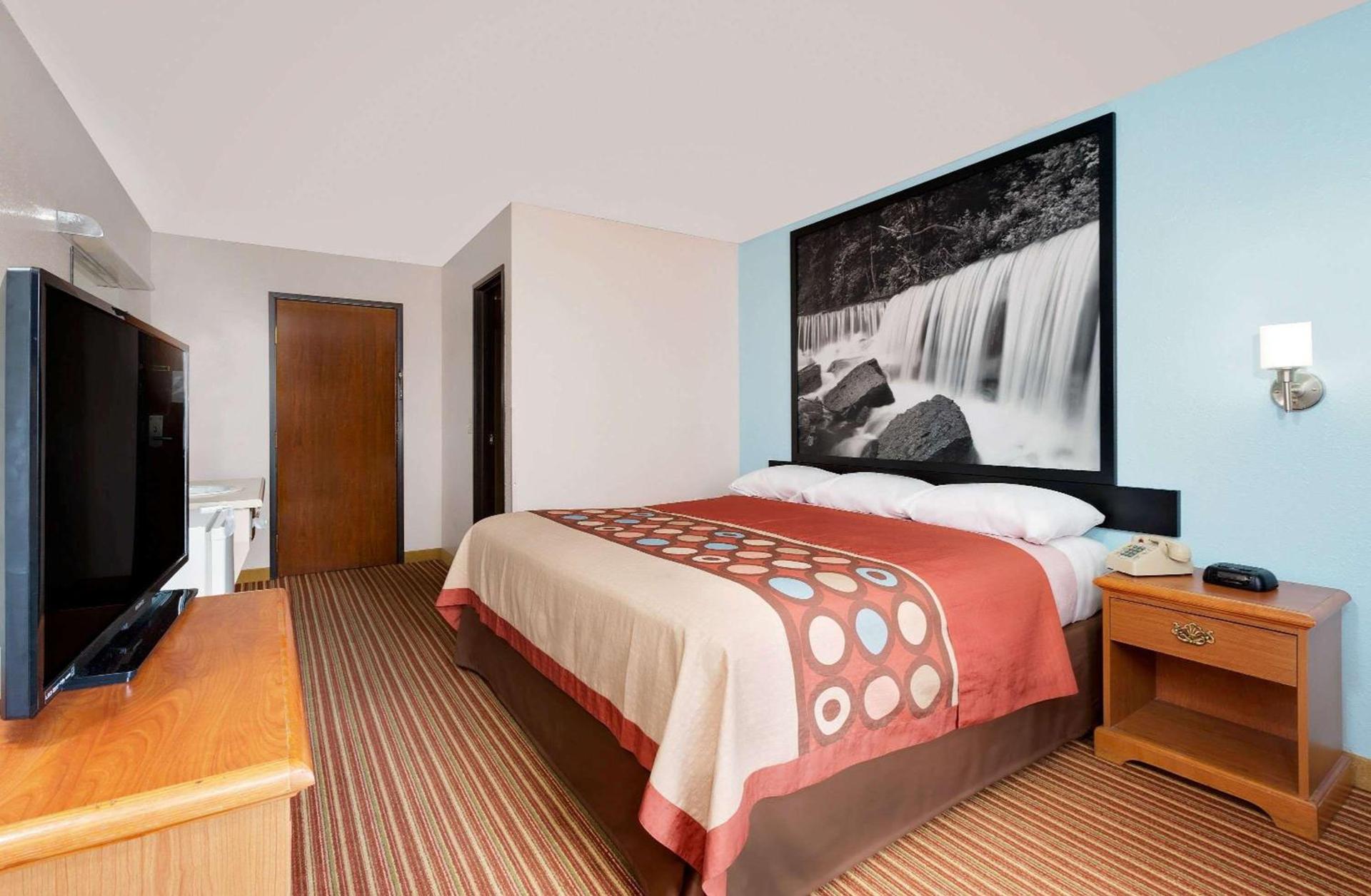 Super 8 by Wyndham Rock Port MO photo 6