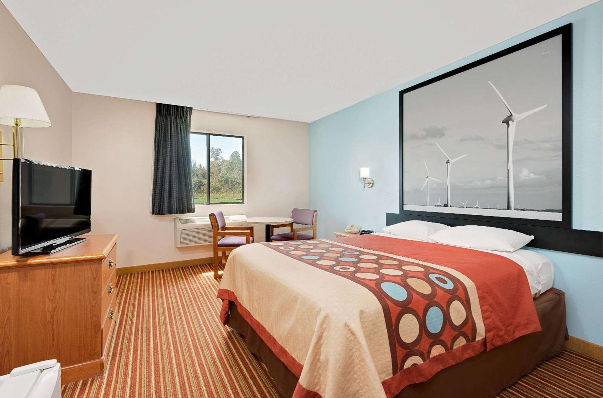 Super 8 by Wyndham Rock Port MO photo 10