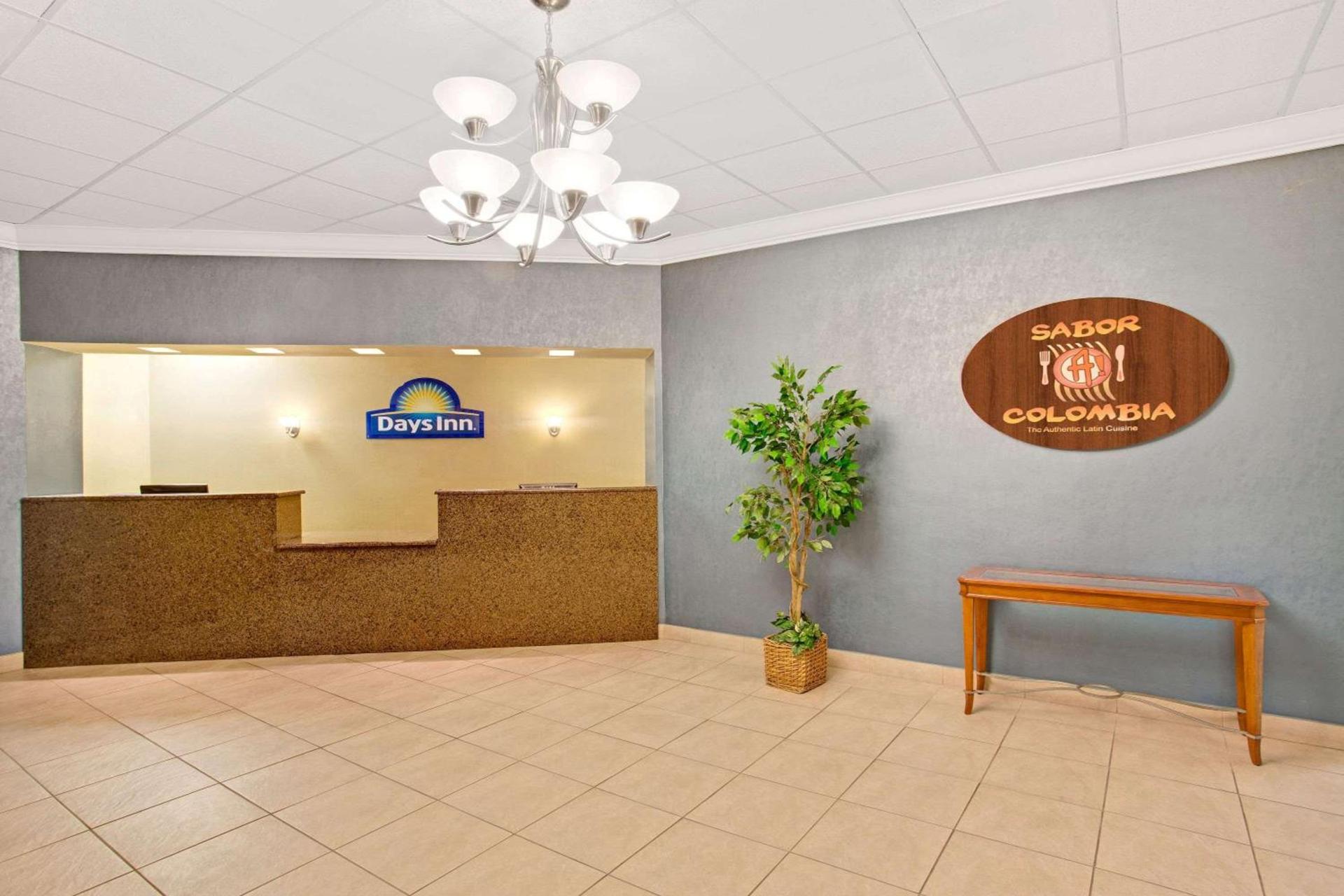 Days Inn by Wyndham Orlando Airport Florida Mall photo 3