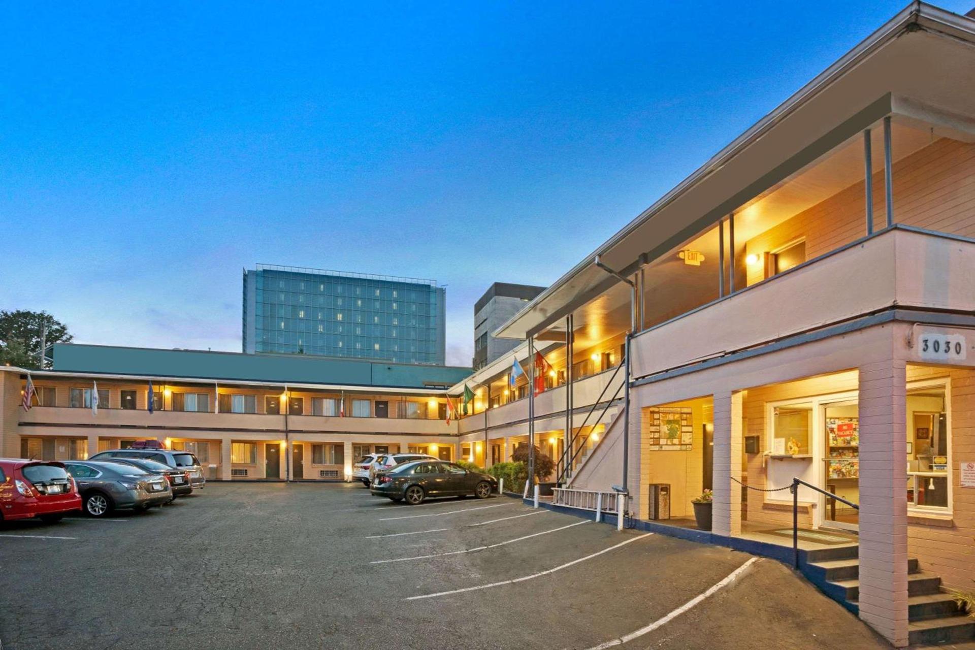 Travelodge by Wyndham Everett City Center photo 2