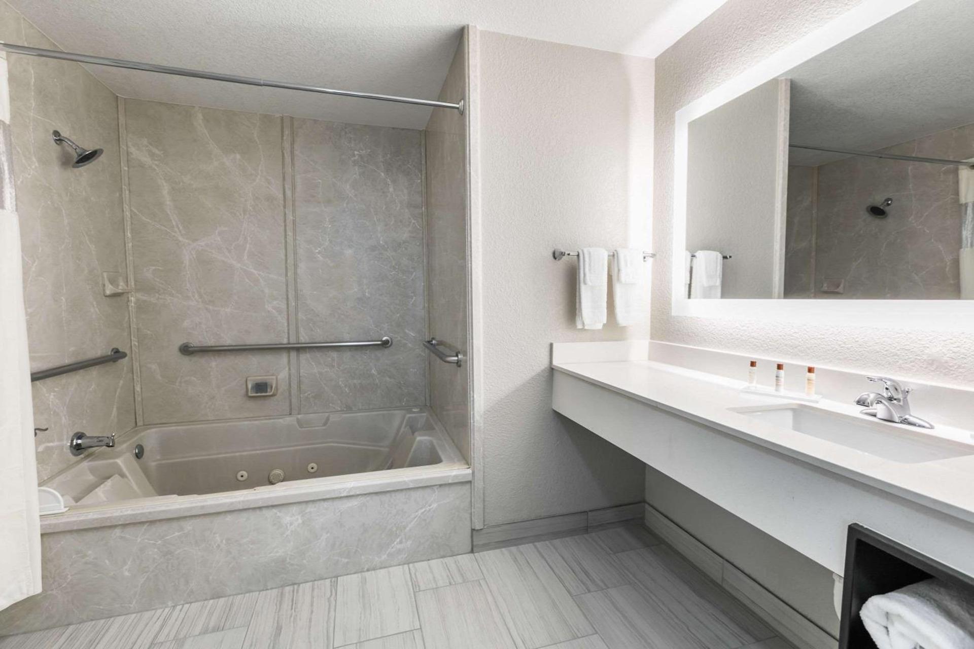 Wingate by Wyndham Dallas Love Field photo 44