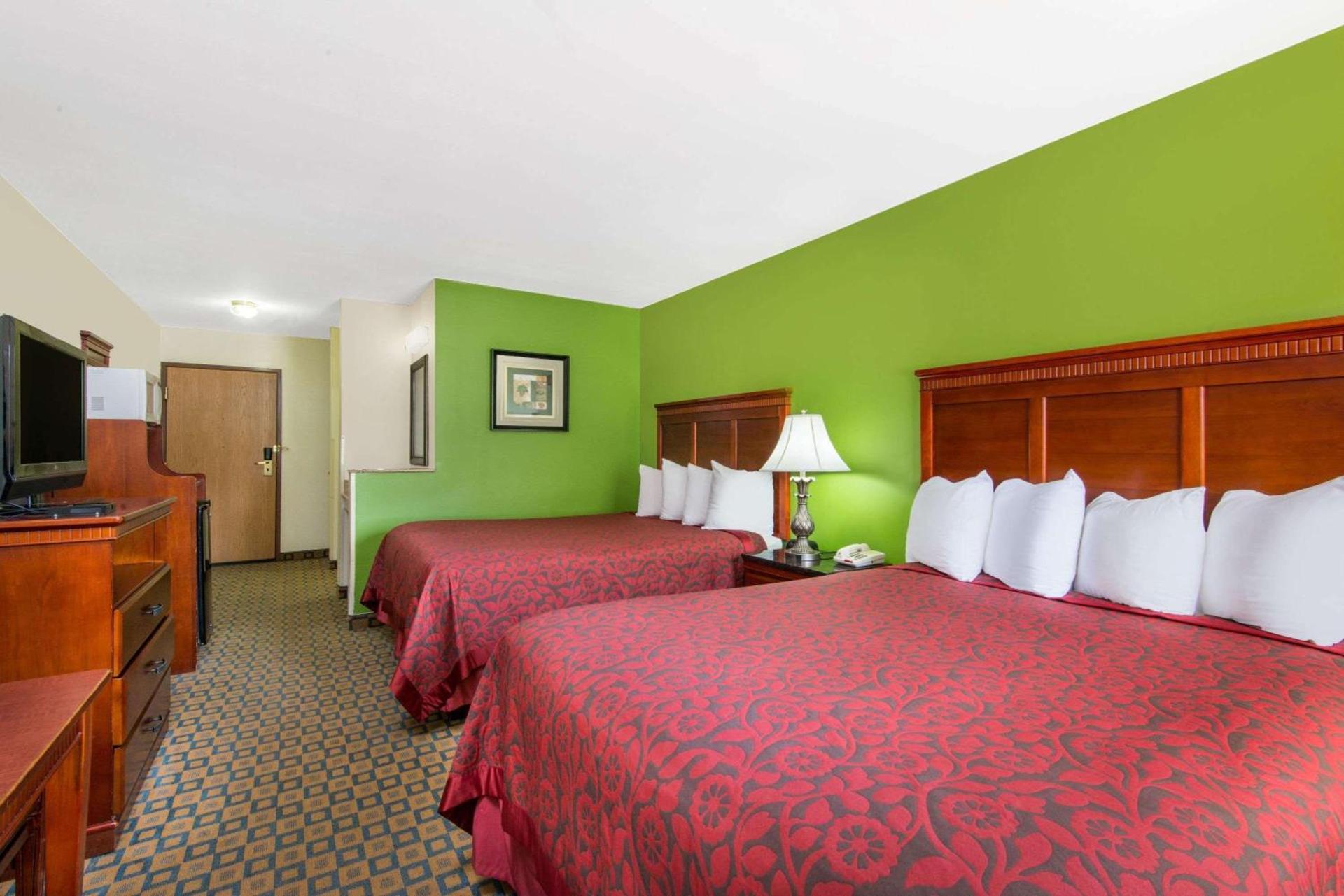 Days Inn & Suites by Wyndham Wichita photo 6