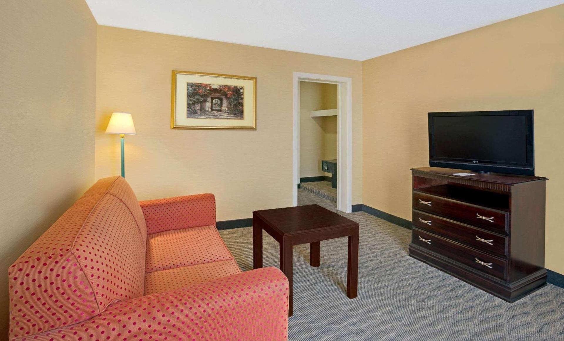 Days Inn by Wyndham Silver Spring photo 7
