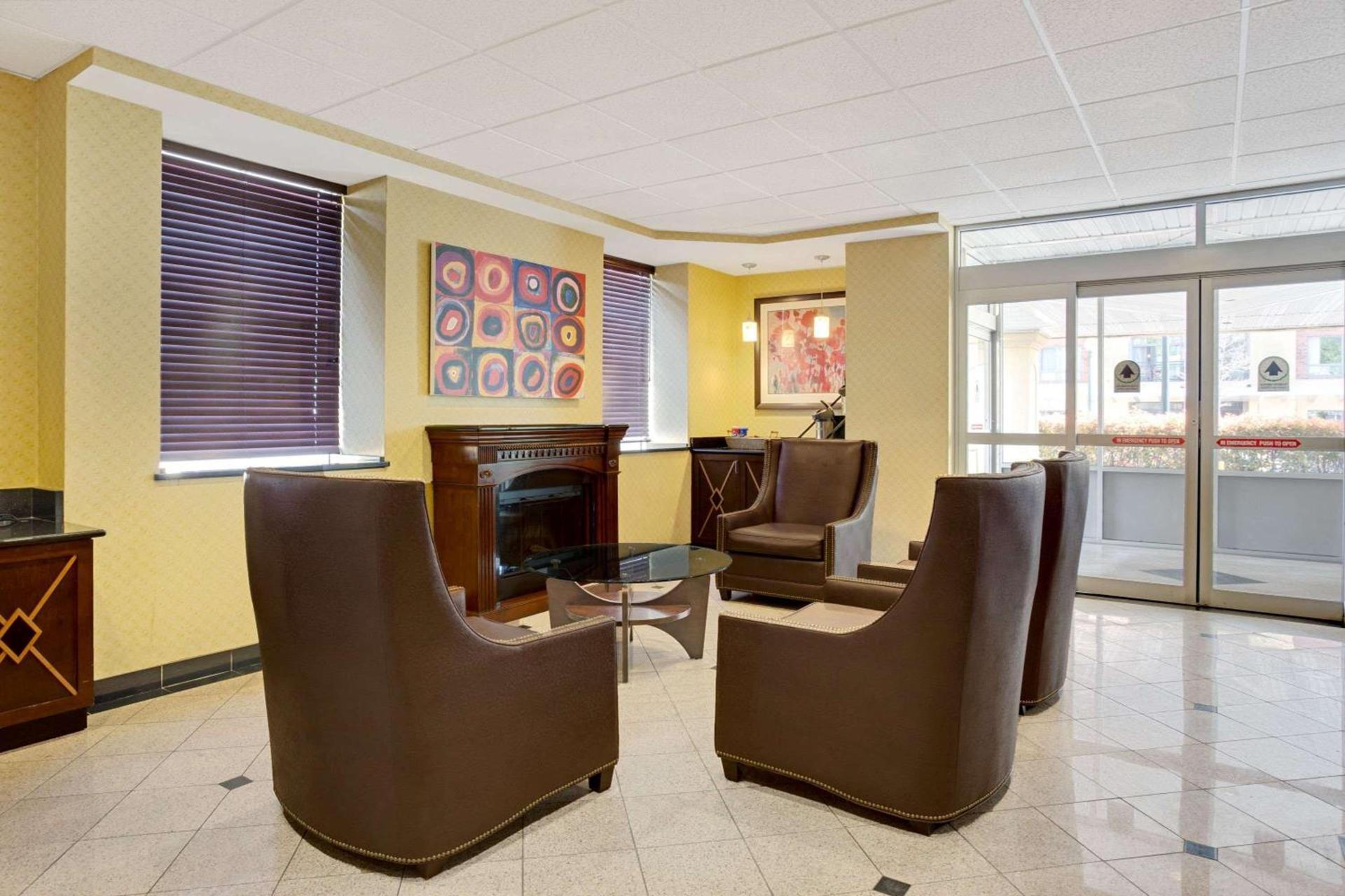 Days Inn by Wyndham Silver Spring photo 3