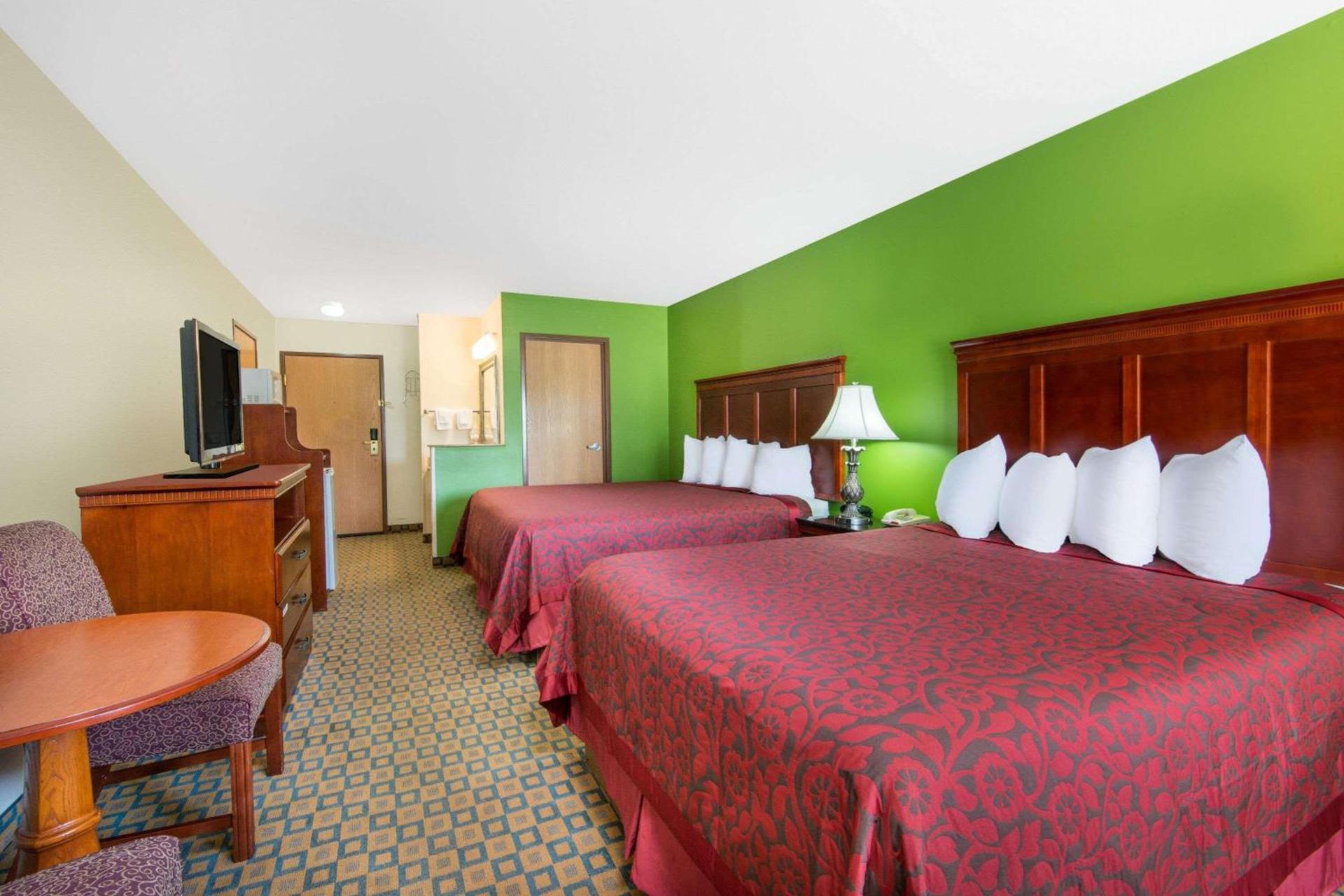 Days Inn & Suites by Wyndham Wichita photo 8