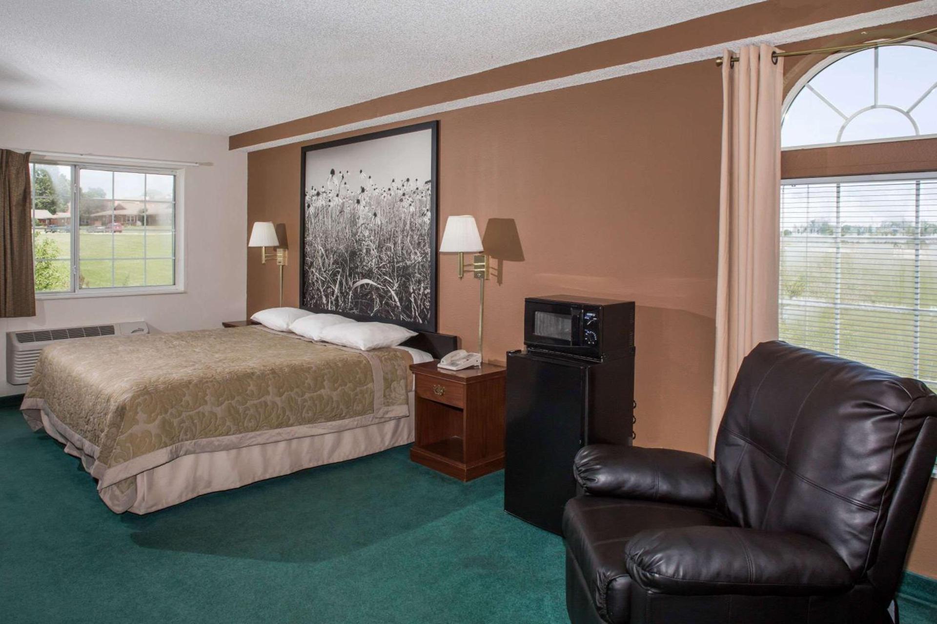 Super 8 by Wyndham Richmond photo 16