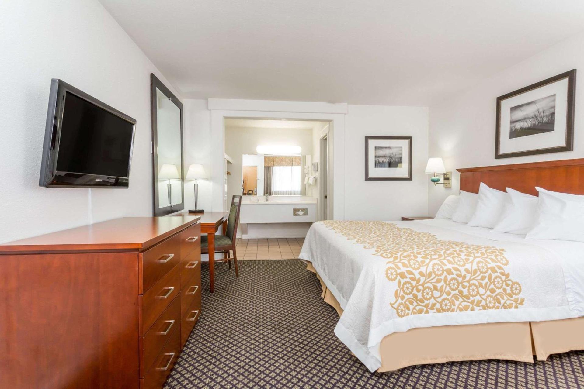 Days Inn by Wyndham Kimball photo 36