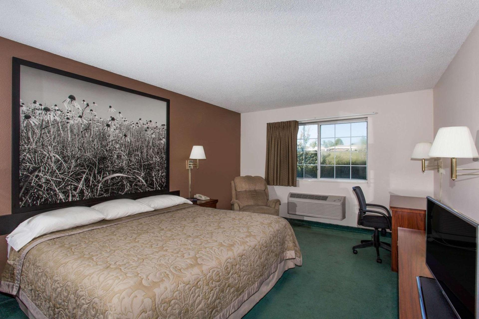Super 8 by Wyndham Richmond photo 12