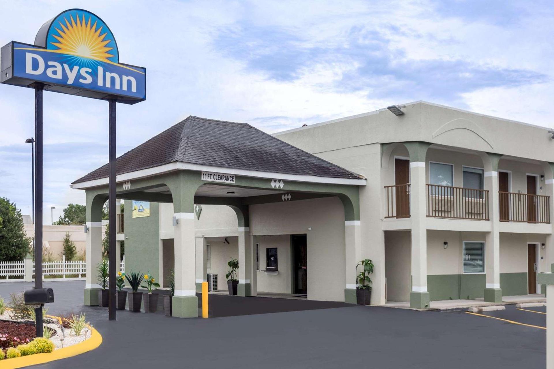 Days Inn by Wyndham Goose Creek photo 1