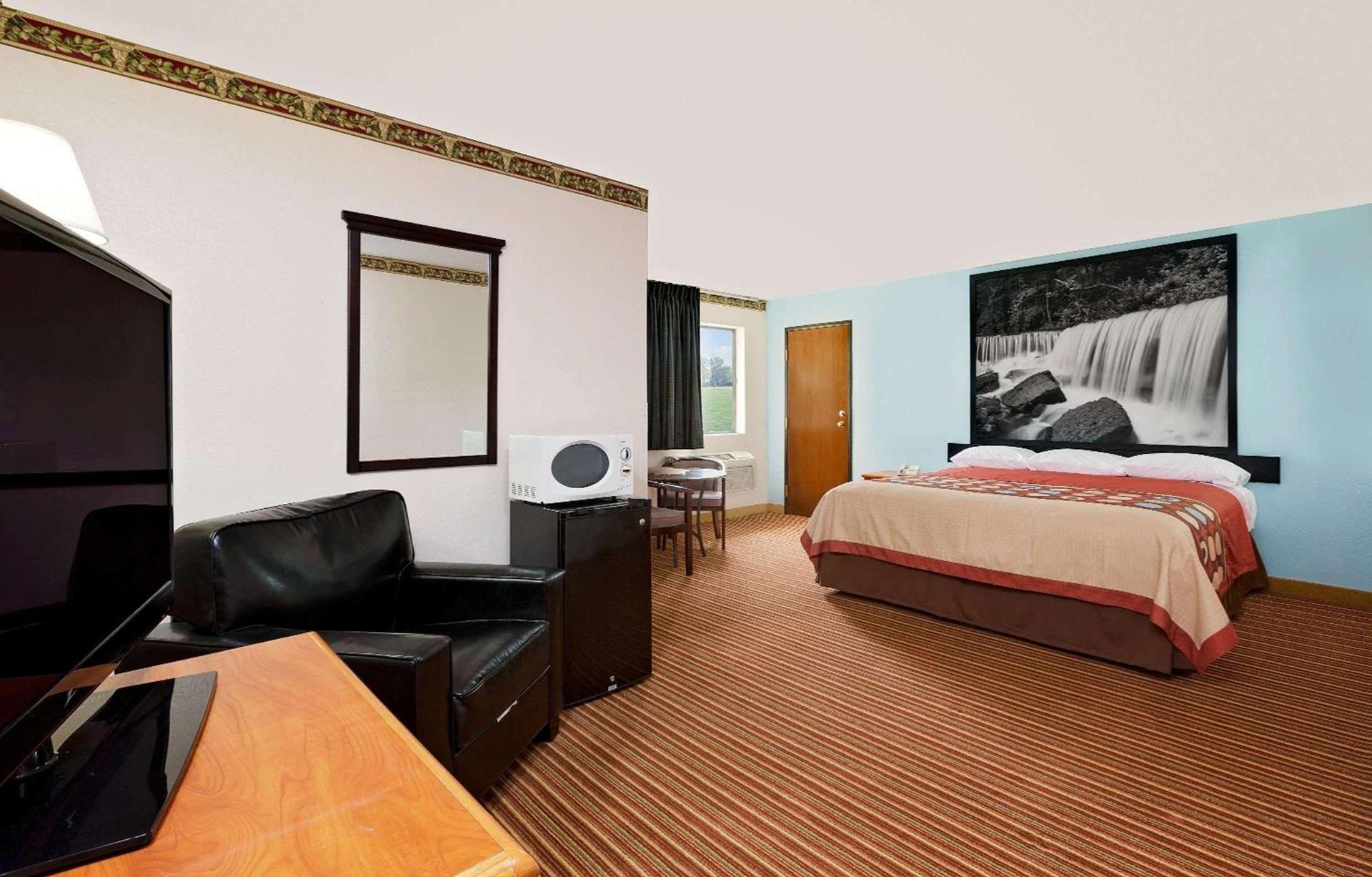 Super 8 by Wyndham Rock Port MO photo 15