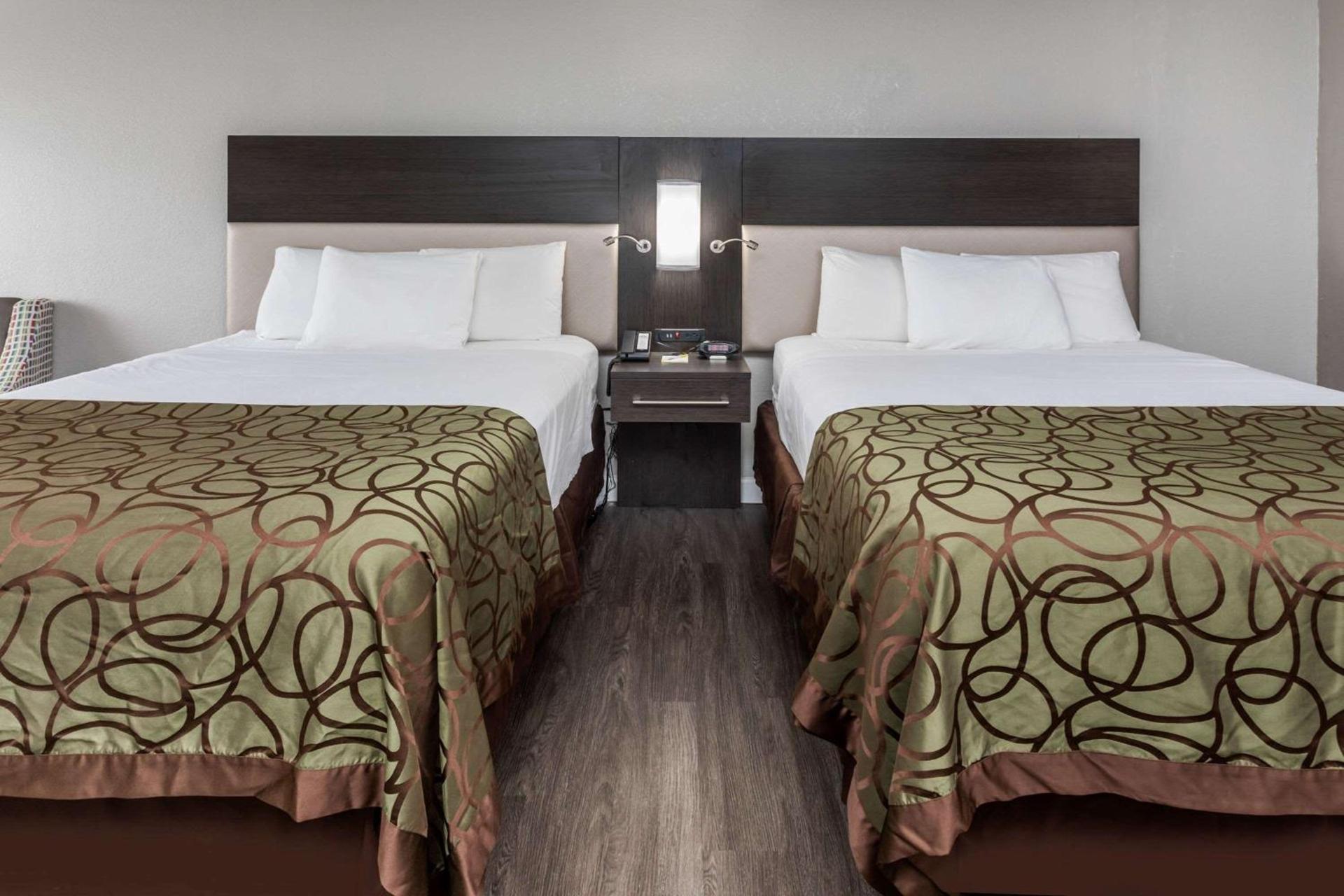 Days Inn by Wyndham Goose Creek photo 11