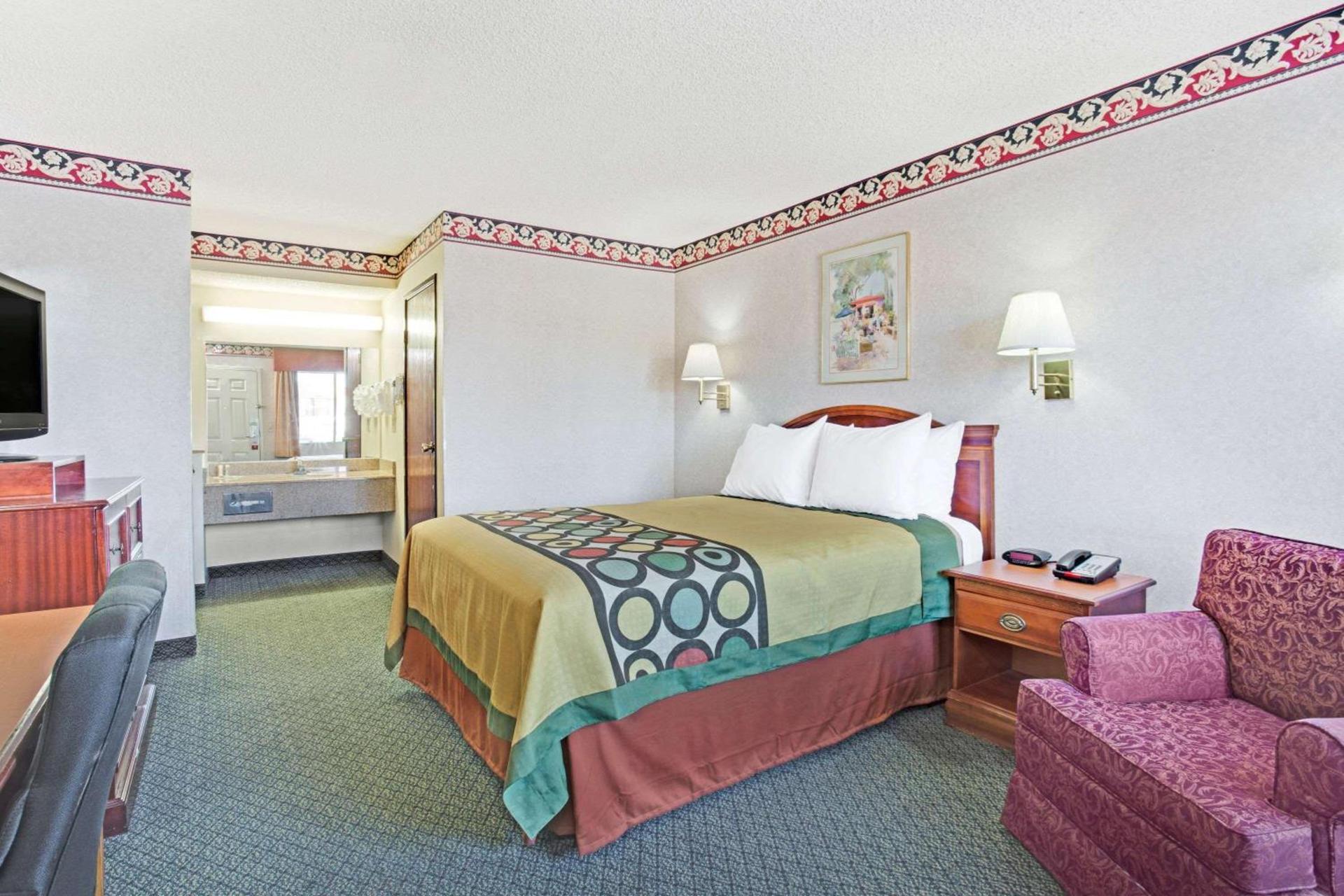 Super 8 by Wyndham Tucson Downtown Convention Center photo 7