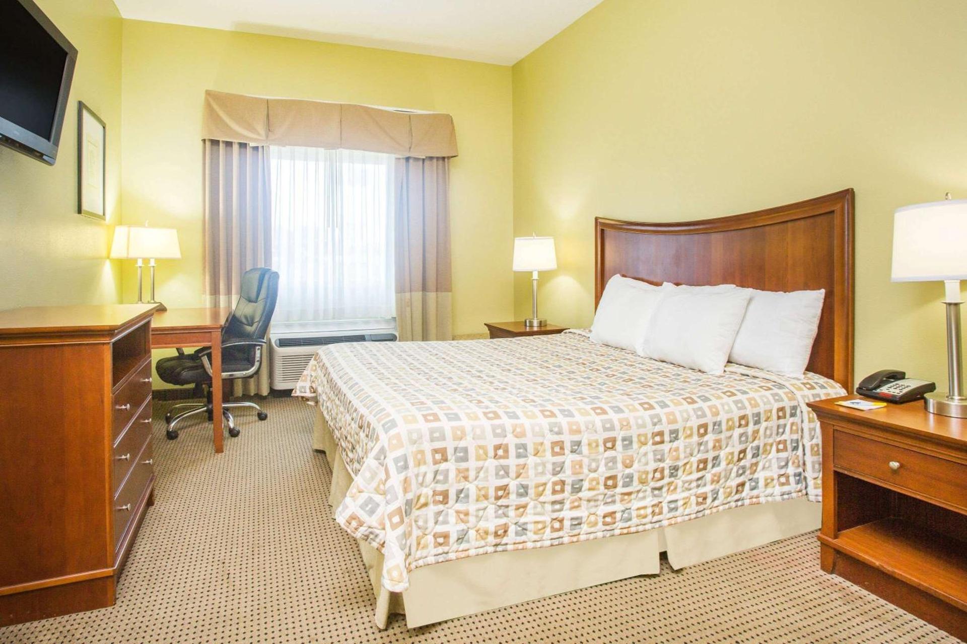 Days Inn & Suites by Wyndham Swainsboro photo 6