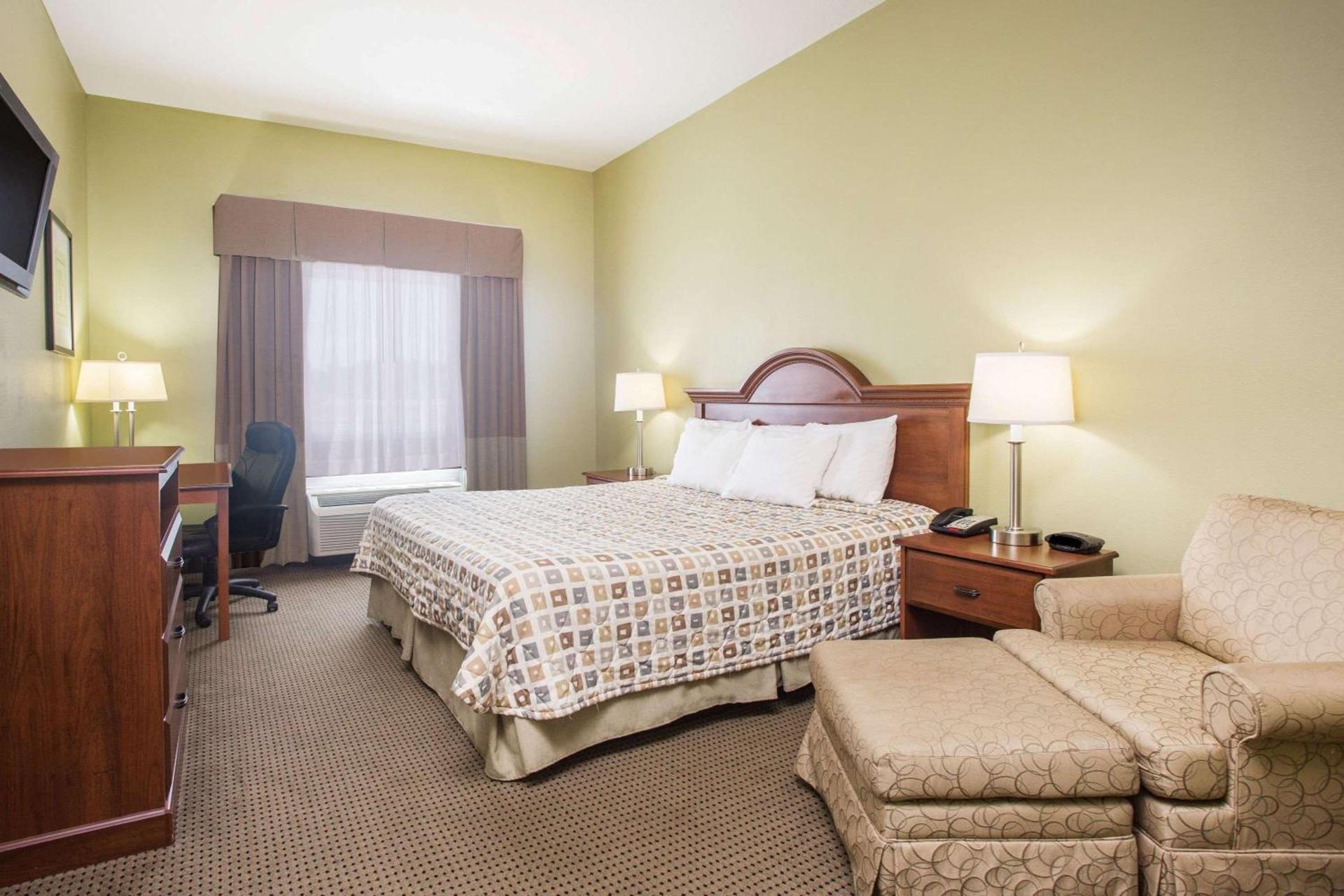 Days Inn & Suites by Wyndham Swainsboro photo 4