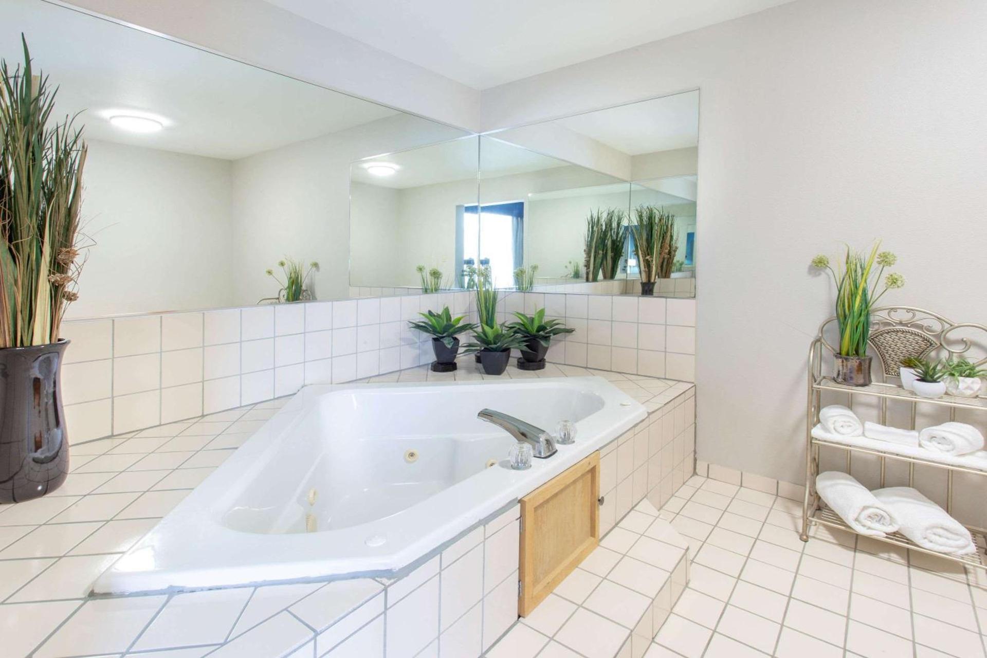 Wingate by Wyndham Indianapolis Airport Plainfield photo 29