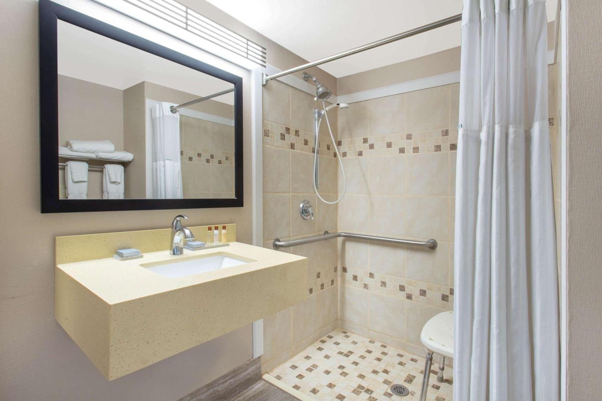 Wingate by Wyndham Indianapolis Airport Plainfield photo 24
