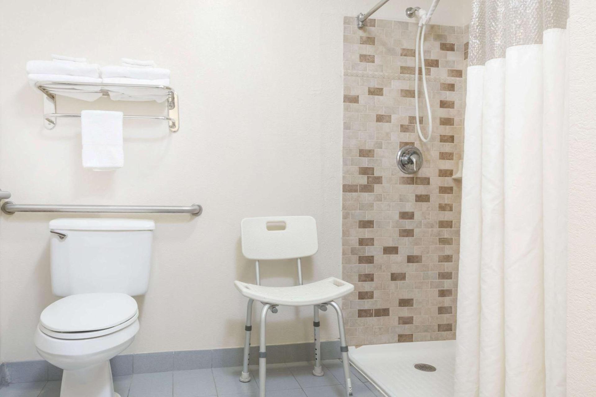 Days Inn by Wyndham Portland/Corpus Christi photo 5