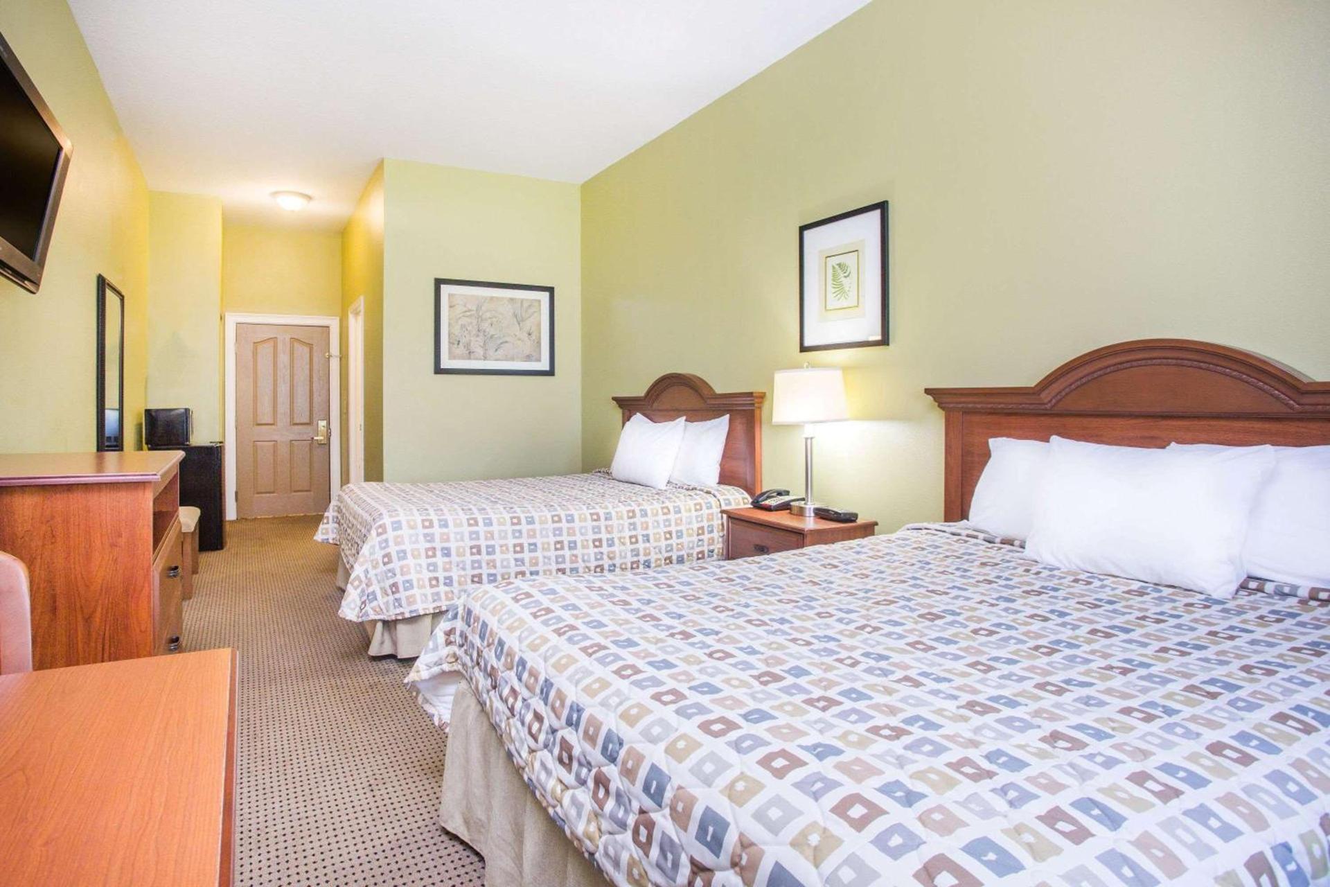 Days Inn & Suites by Wyndham Swainsboro photo 9