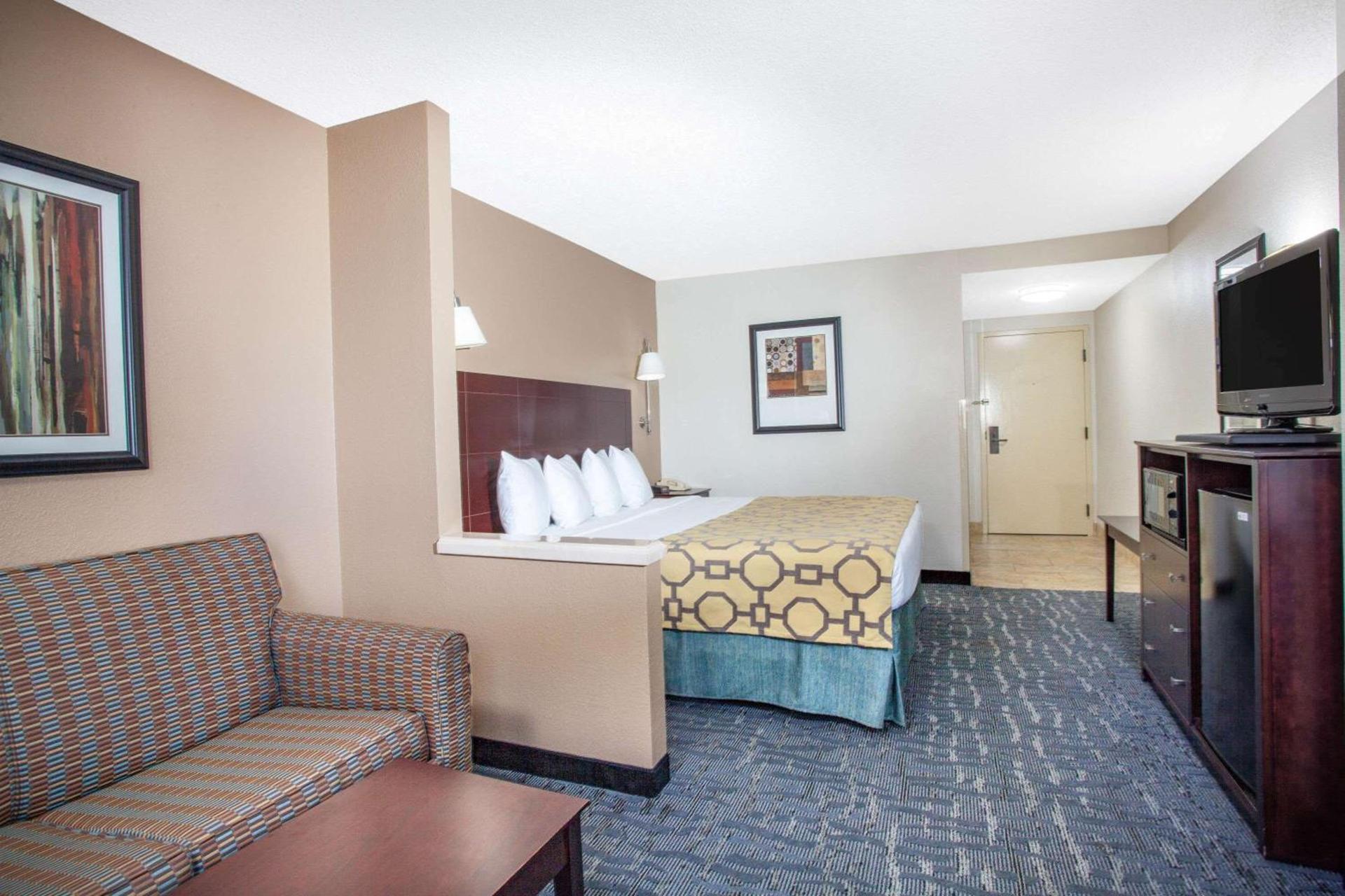 Baymont by Wyndham Saraland photo 12