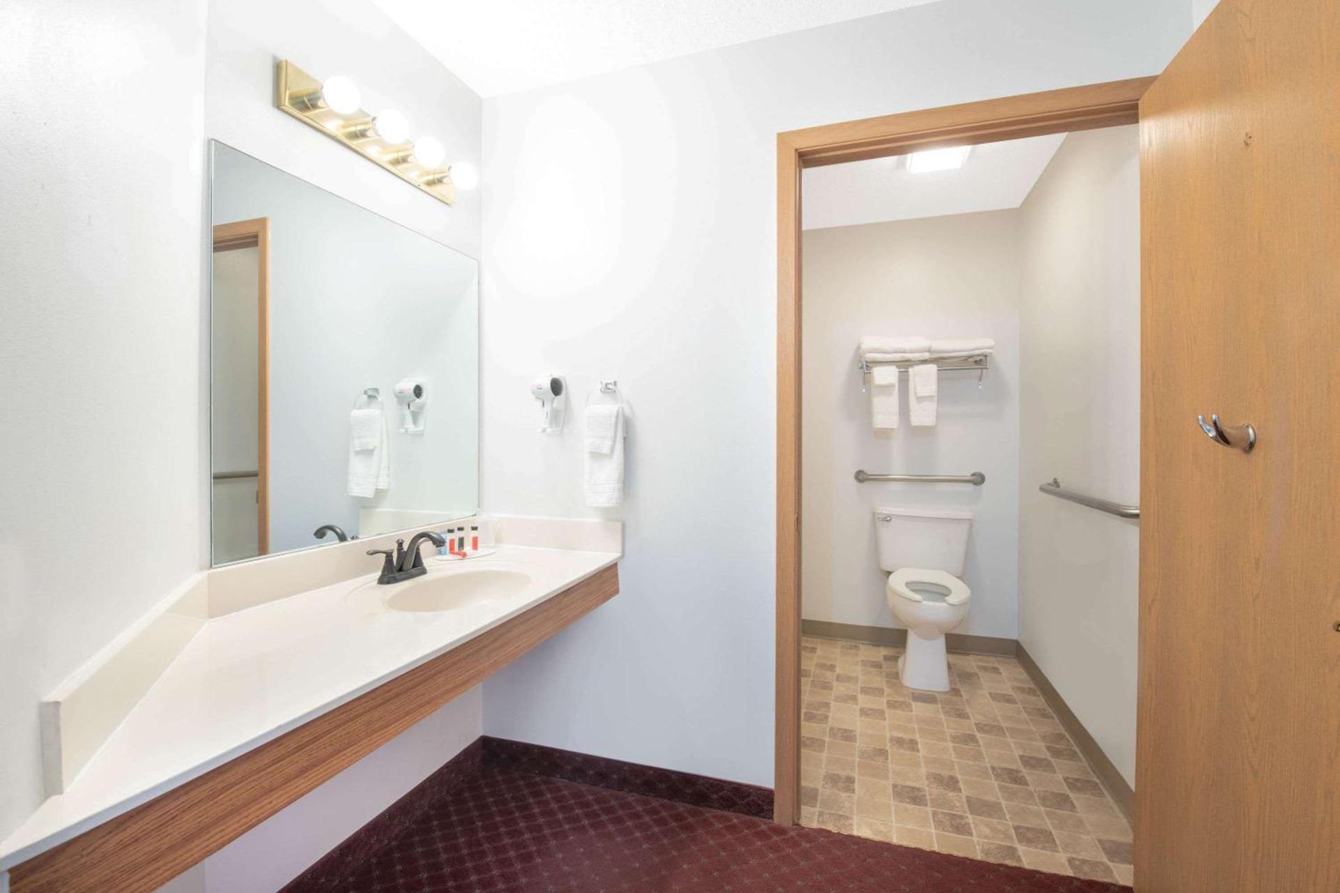 Travelodge by Wyndham Spearfish photo 22