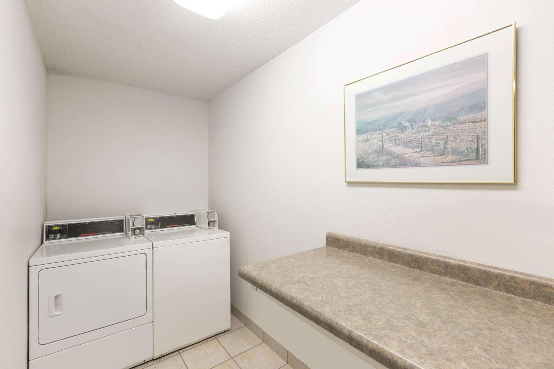 Days Inn by Wyndham Atlantic photo 16