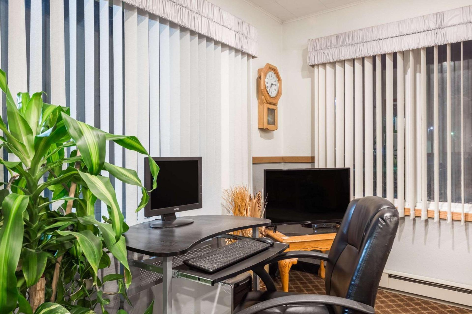 Days Inn by Wyndham Atlantic photo 17