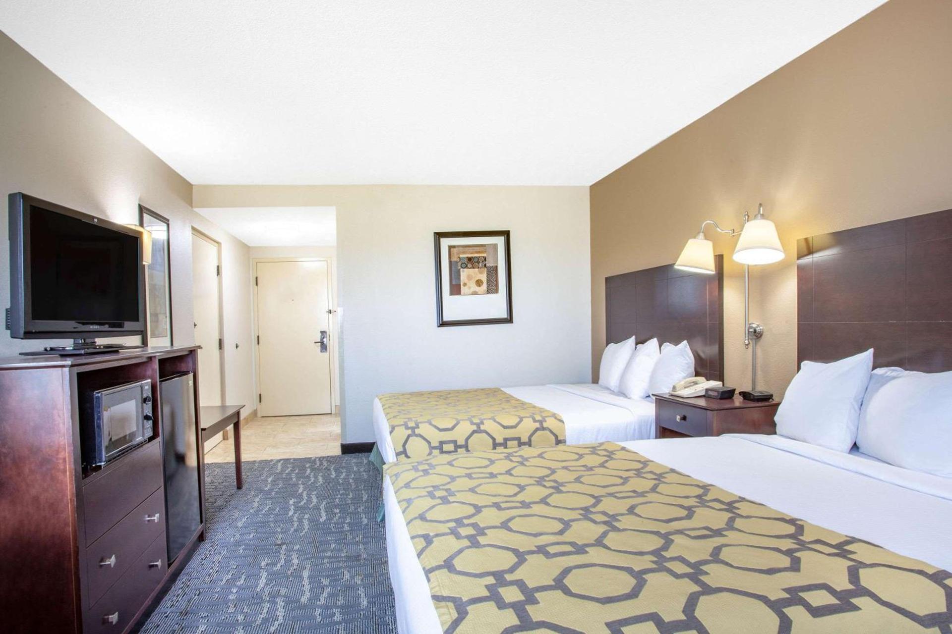 Baymont by Wyndham Saraland photo 14