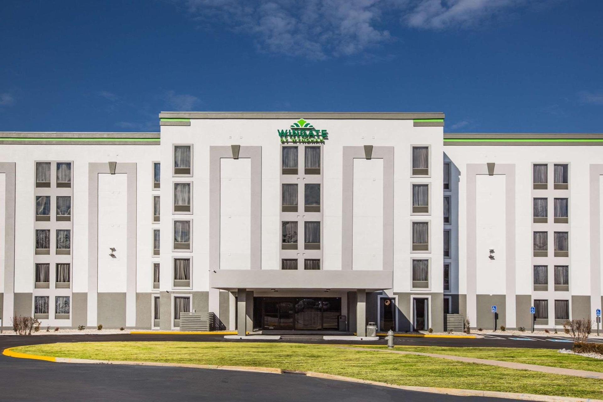 Wingate by Wyndham Louisville Airport Expo Center photo 1