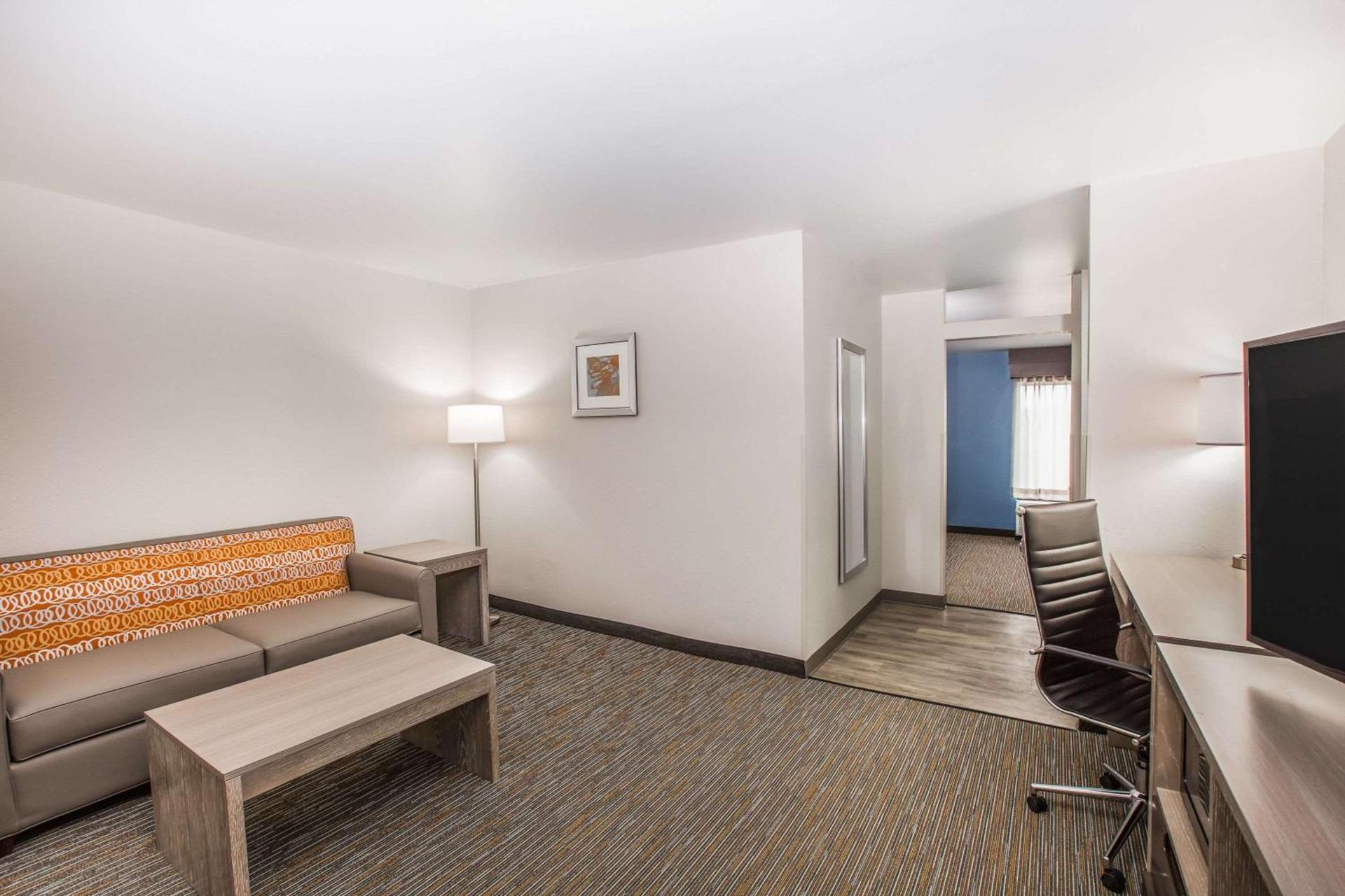 Wingate by Wyndham Louisville Airport Expo Center photo 67