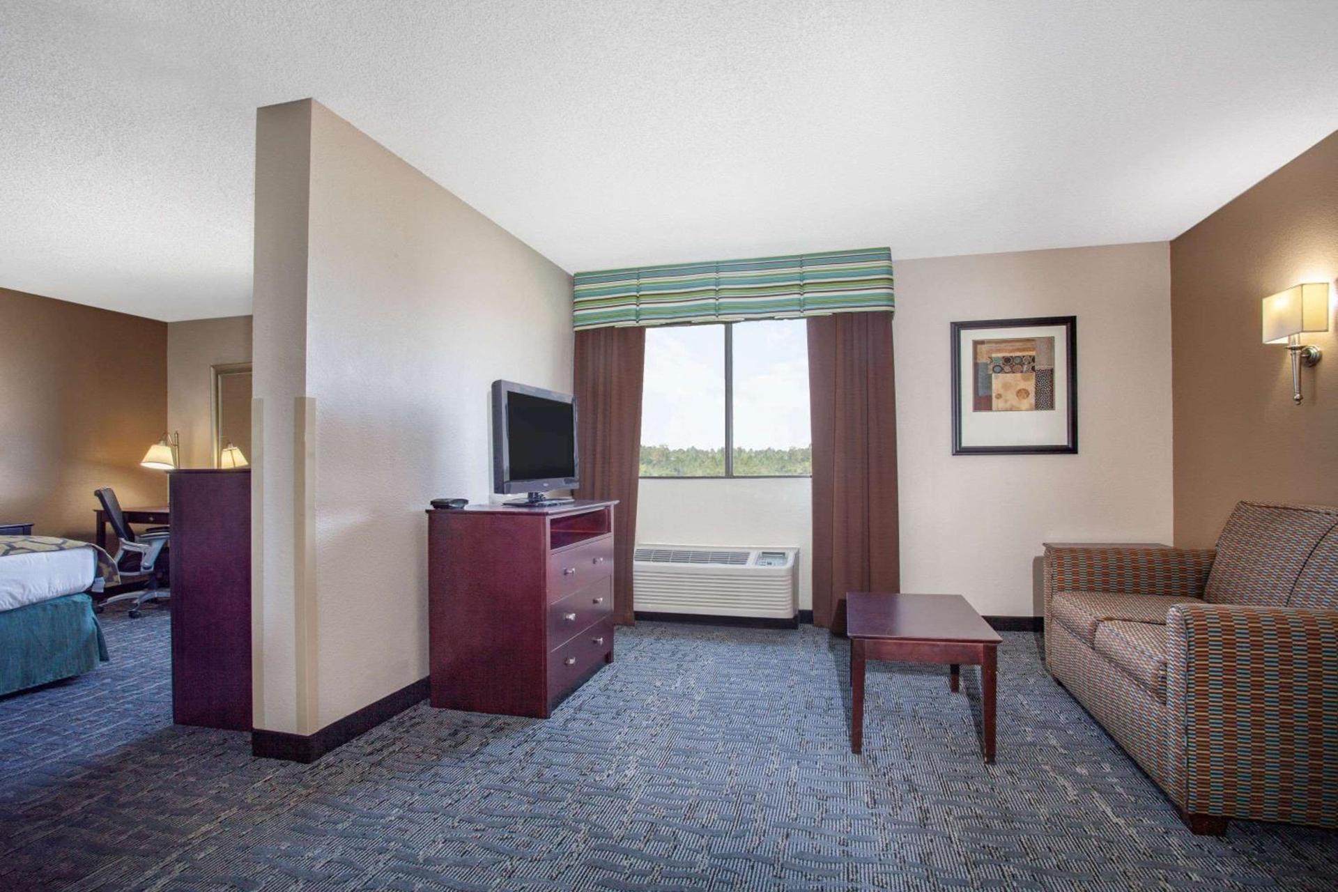 Baymont by Wyndham Saraland photo 32