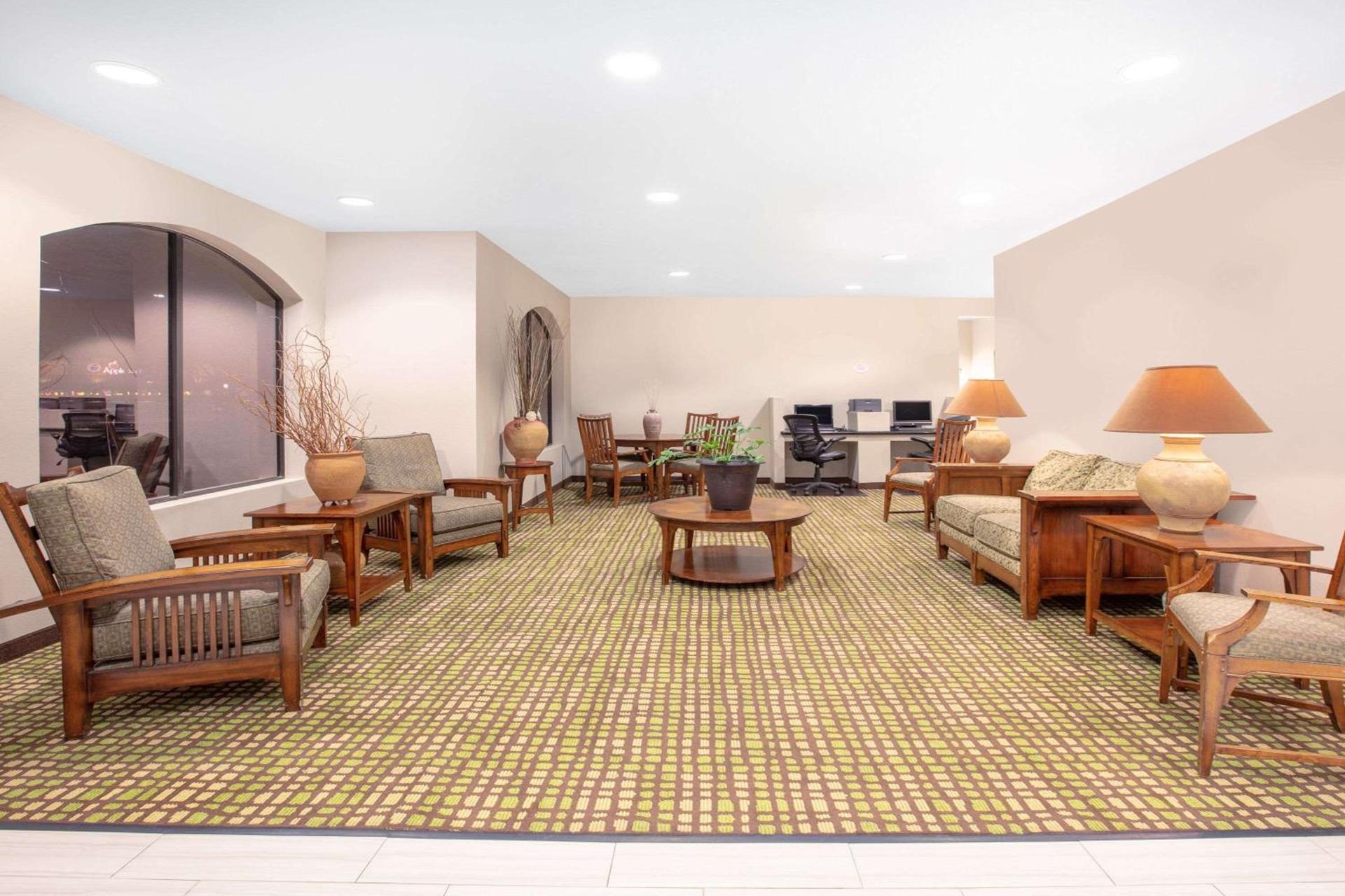Baymont by Wyndham Roswell photo 2