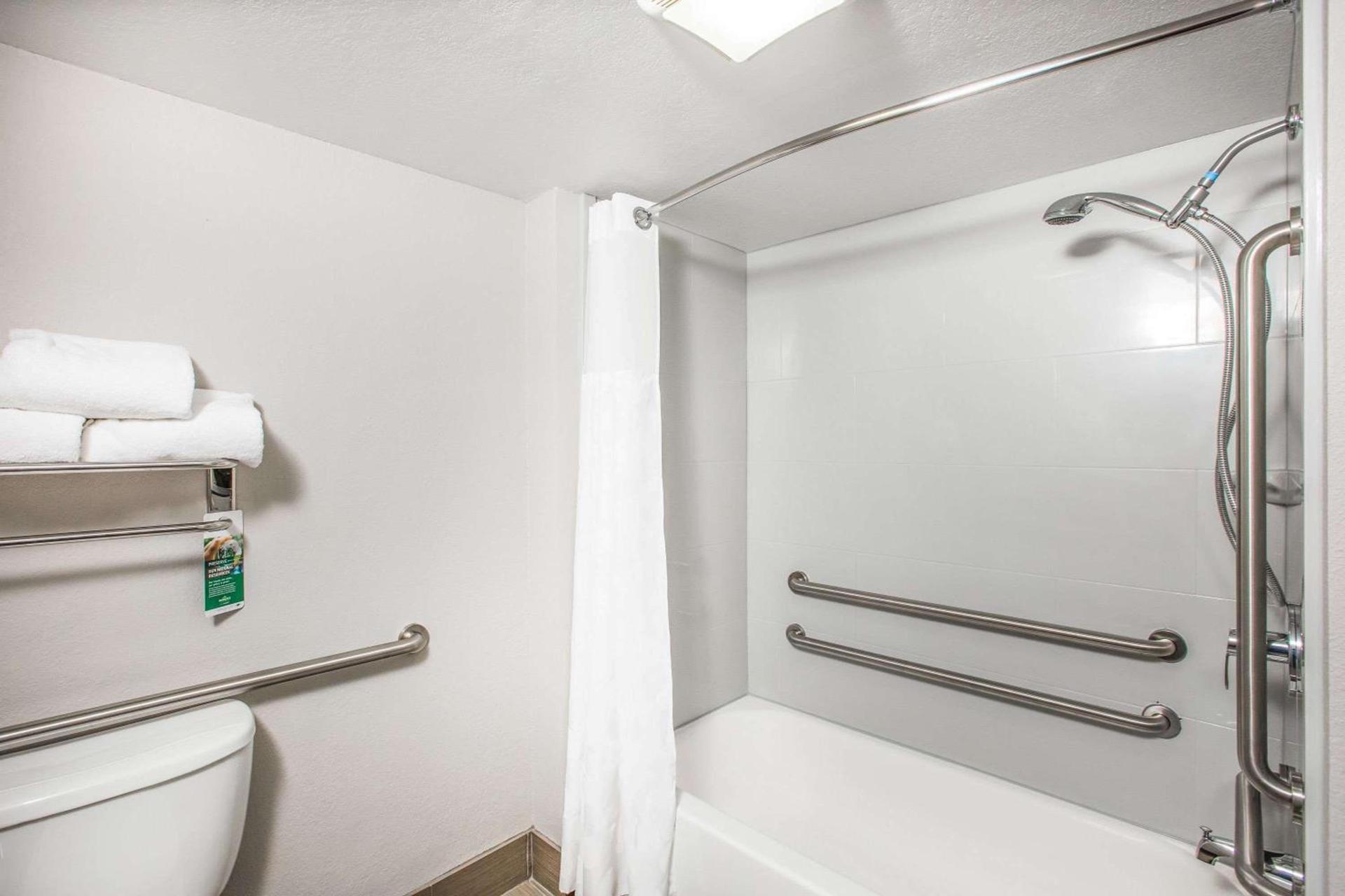 Wingate by Wyndham Louisville Airport Expo Center photo 66