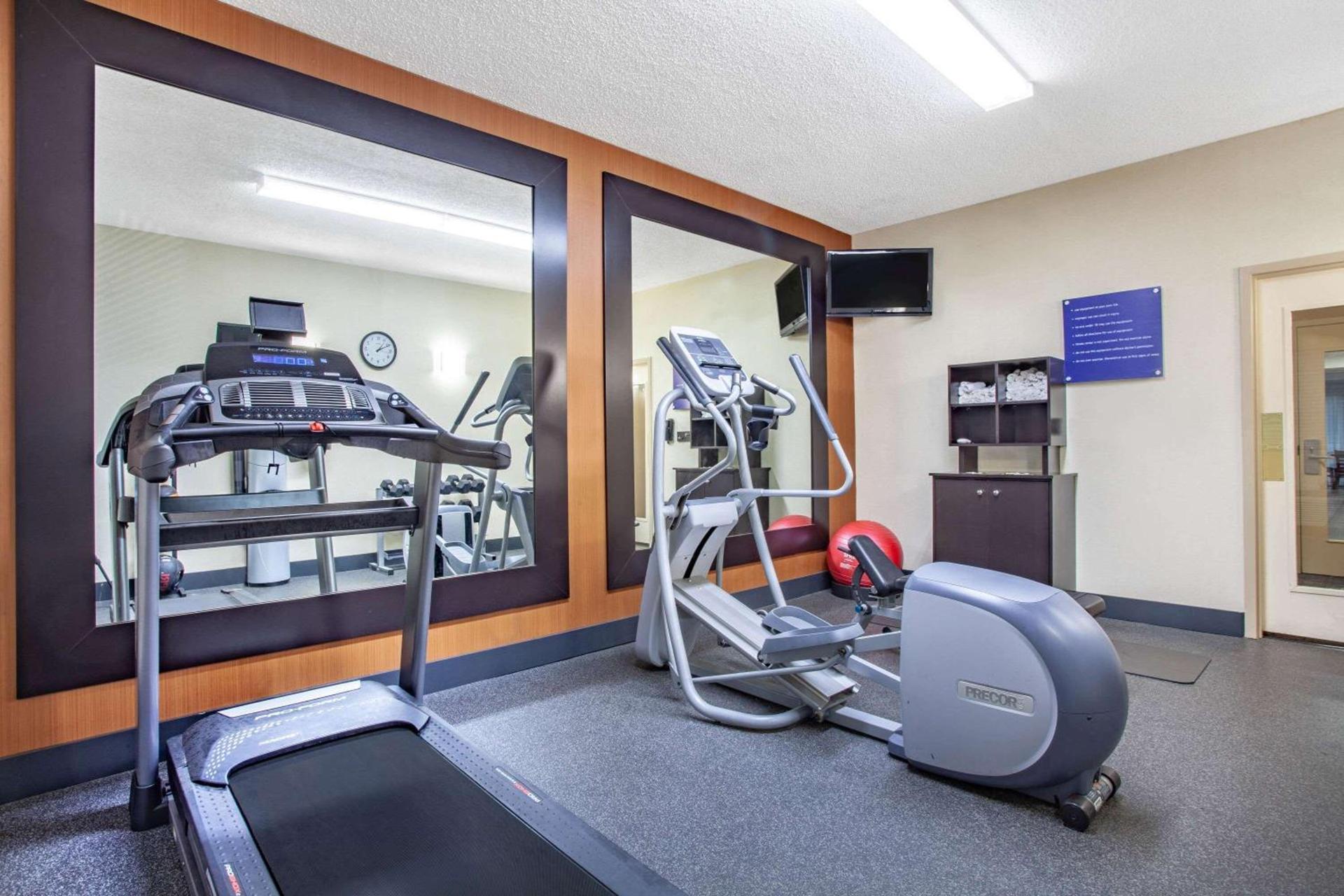 Baymont by Wyndham Saraland photo 10