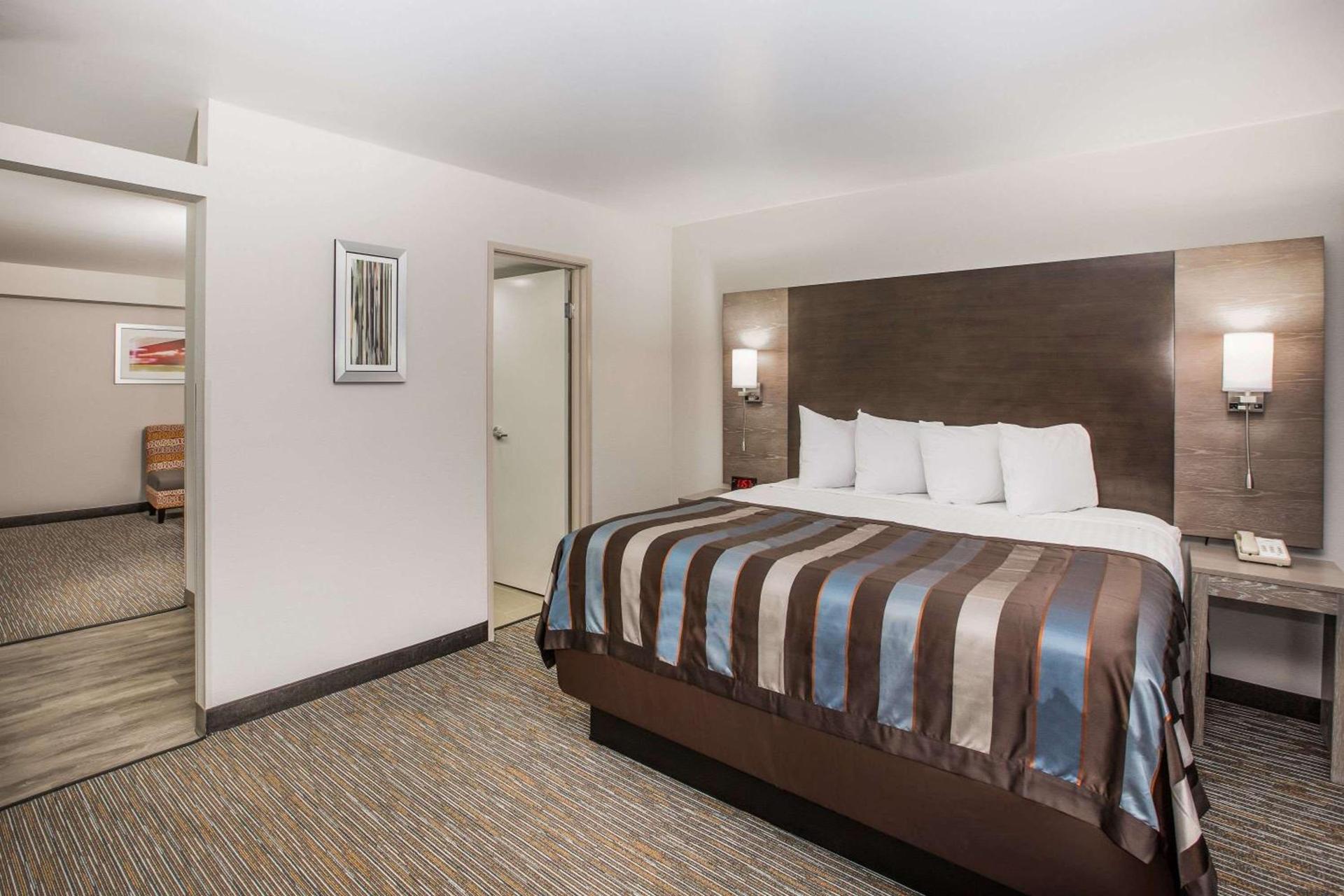 Wingate by Wyndham Louisville Airport Expo Center photo 55