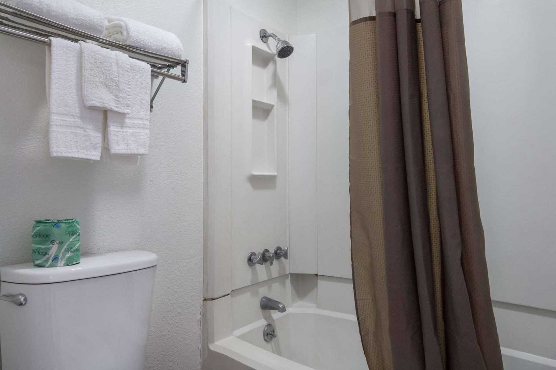 Motel 6-Marshall, TX photo 16