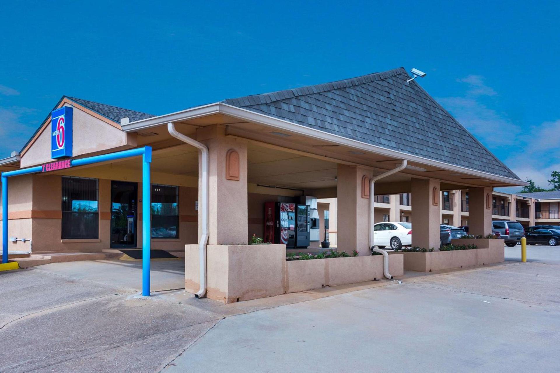 Motel 6-Marshall, TX photo 2