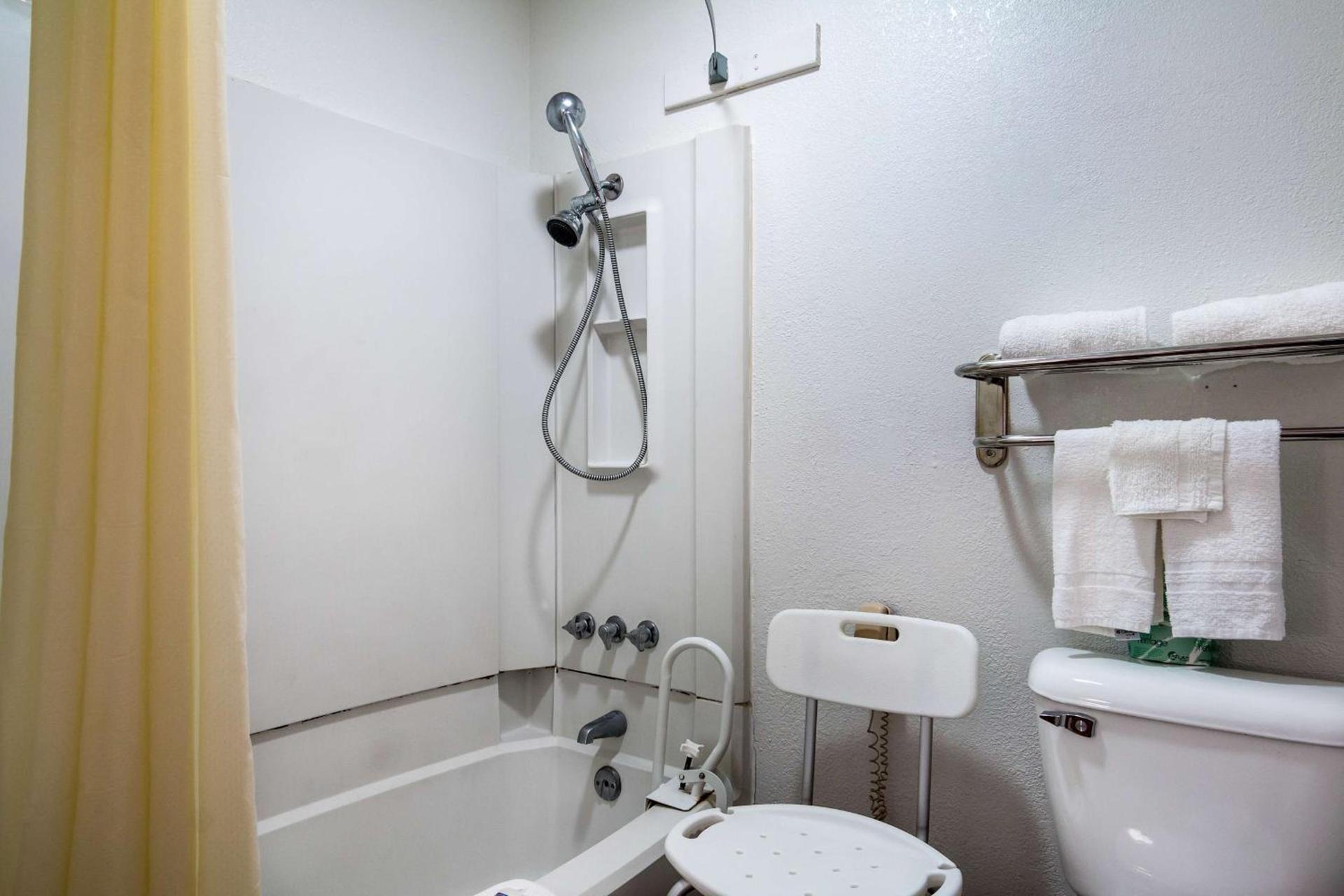 Motel 6-Marshall, TX photo 18