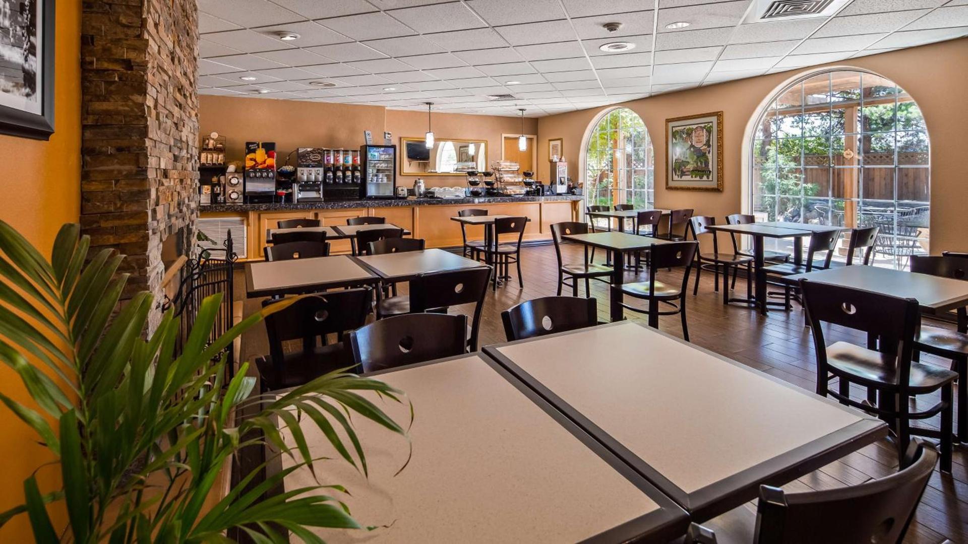 Best Western Plus Caldwell Inn & Suites photo 28