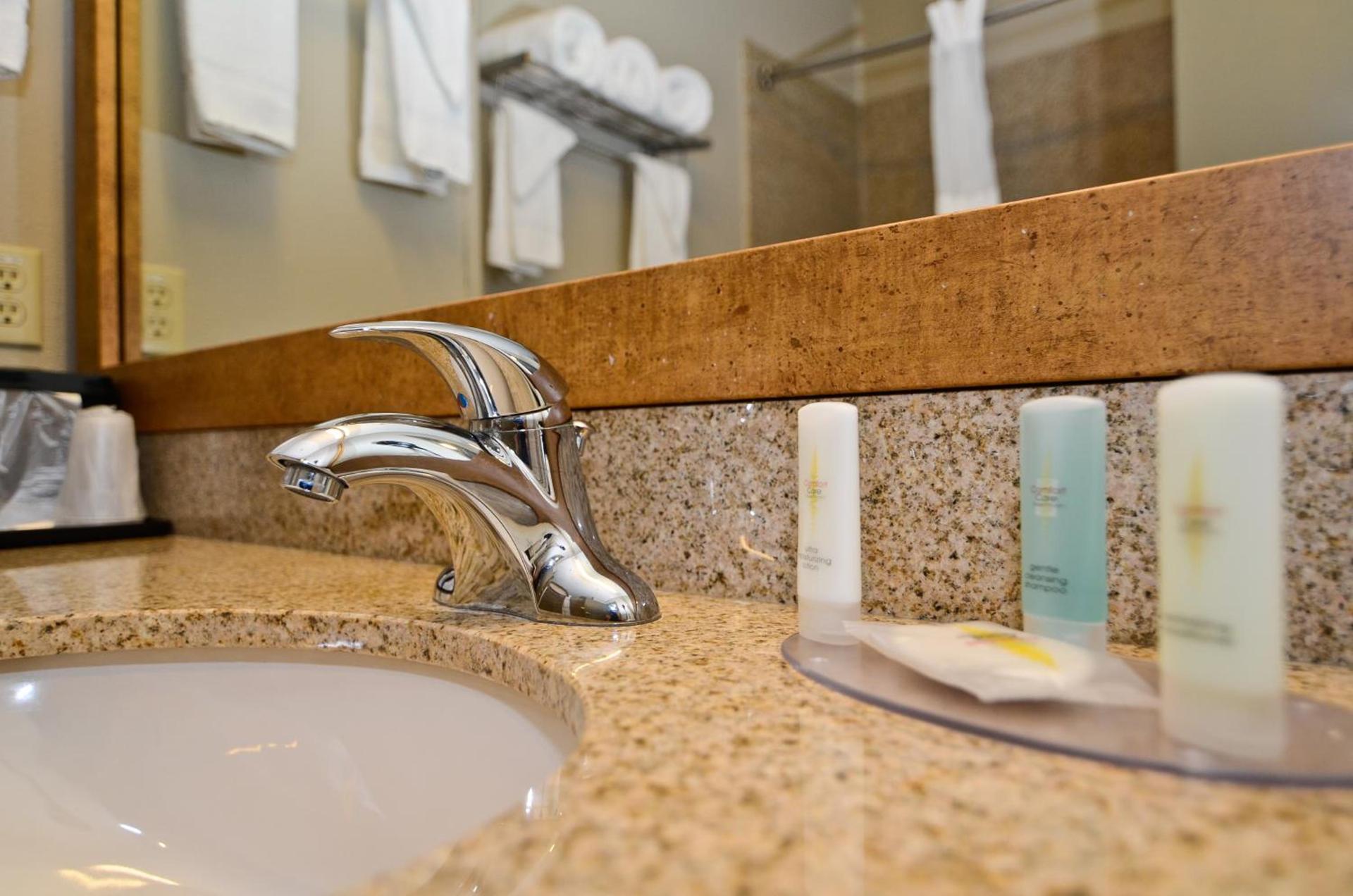 Baymont by Wyndham Columbus photo 49
