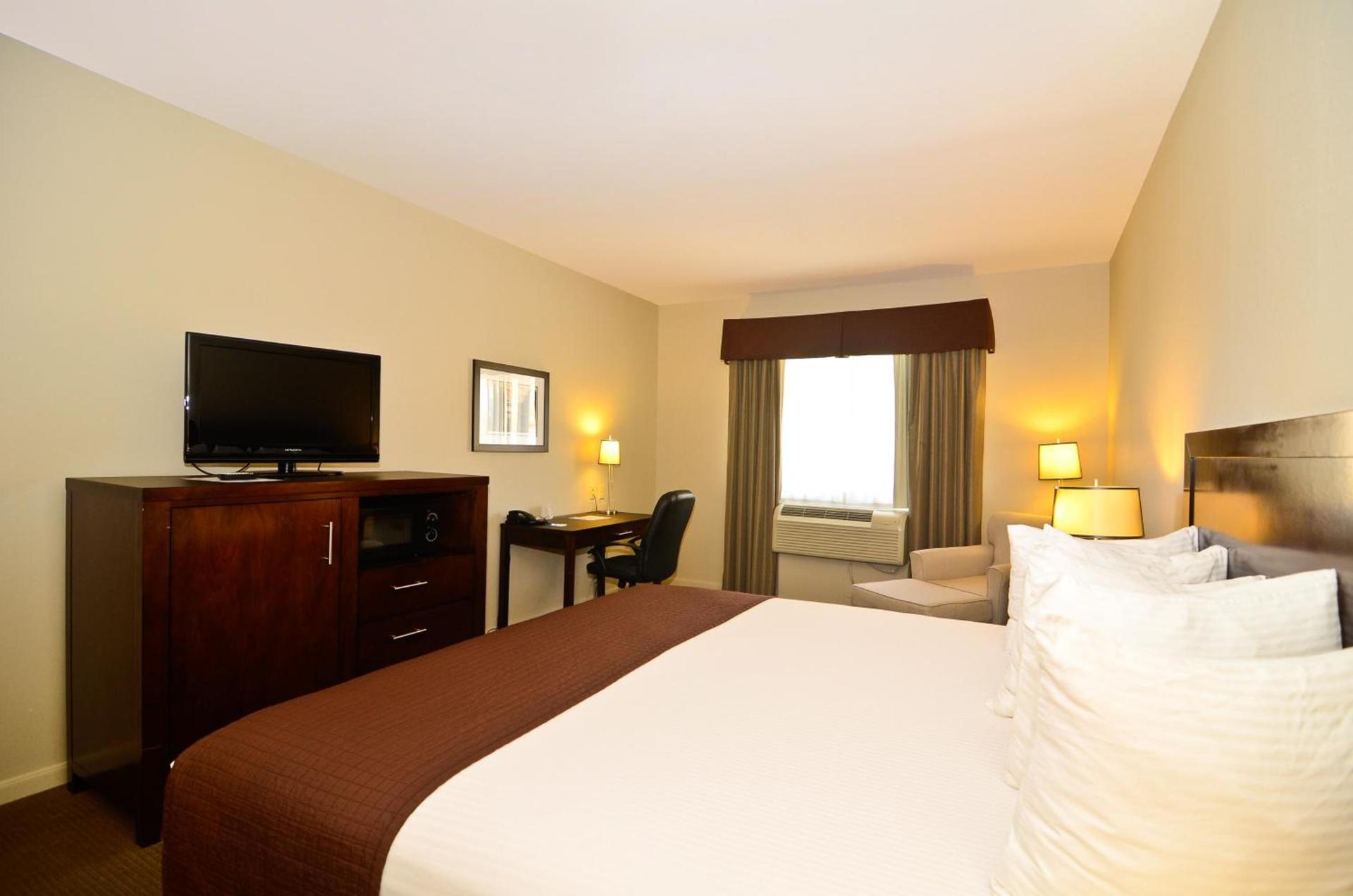Baymont by Wyndham Columbus photo 51