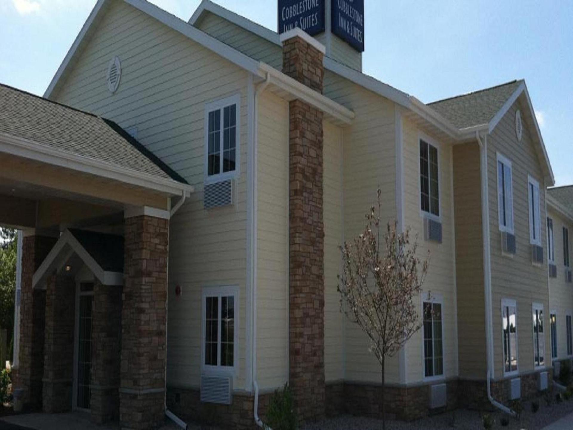 Cobblestone Inn & Suites - Harvey photo 13