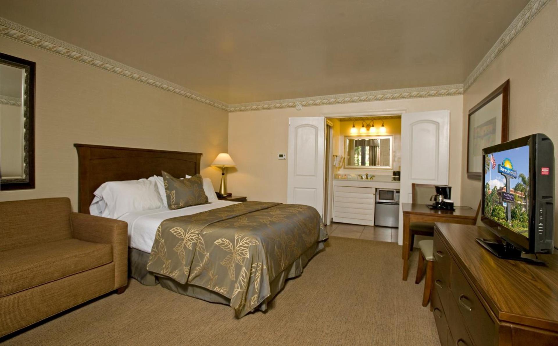 Days Inn by Wyndham San Diego Hotel Circle photo 73