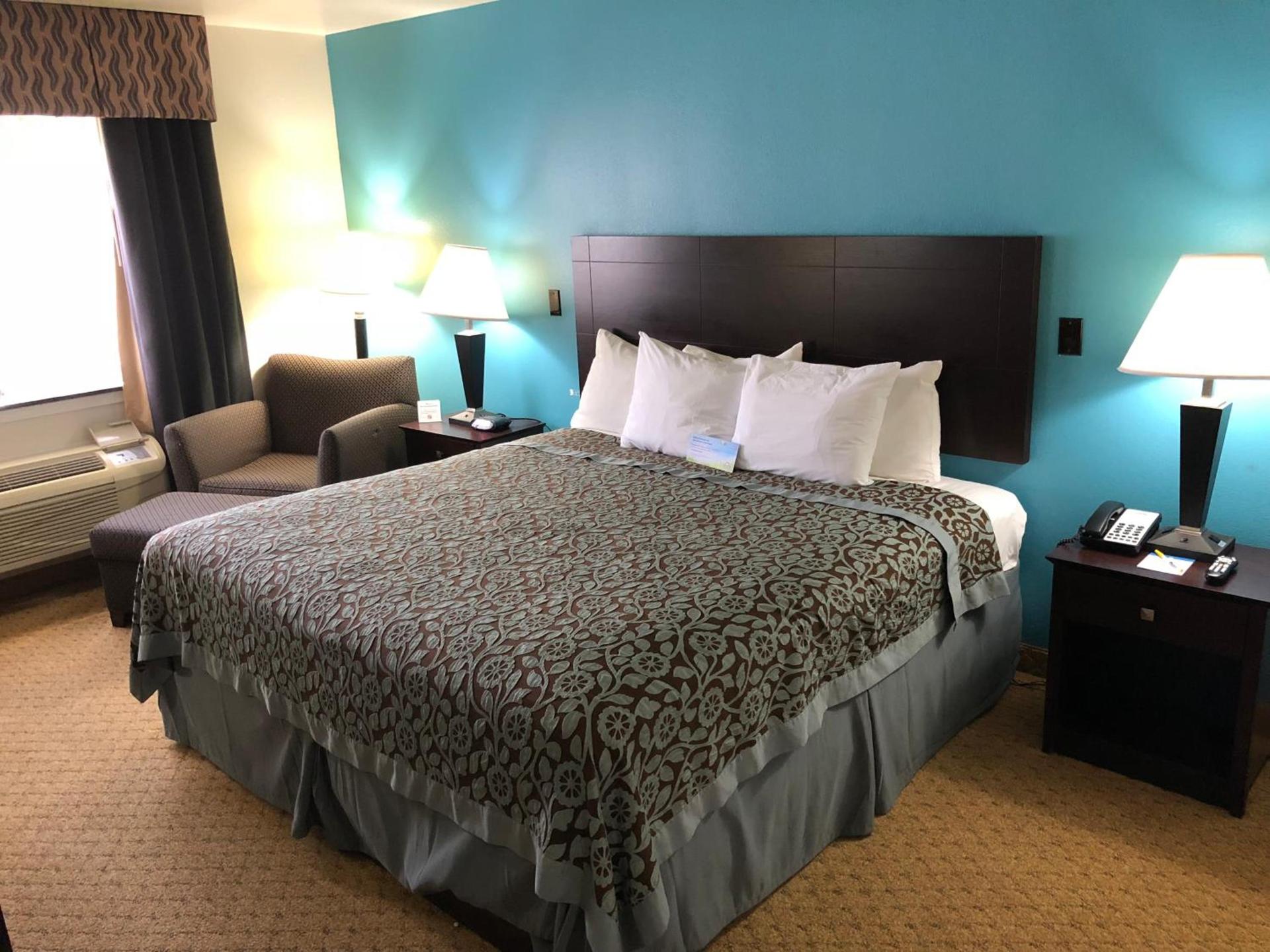 Days Inn & Suites by Wyndham Conroe North photo 17