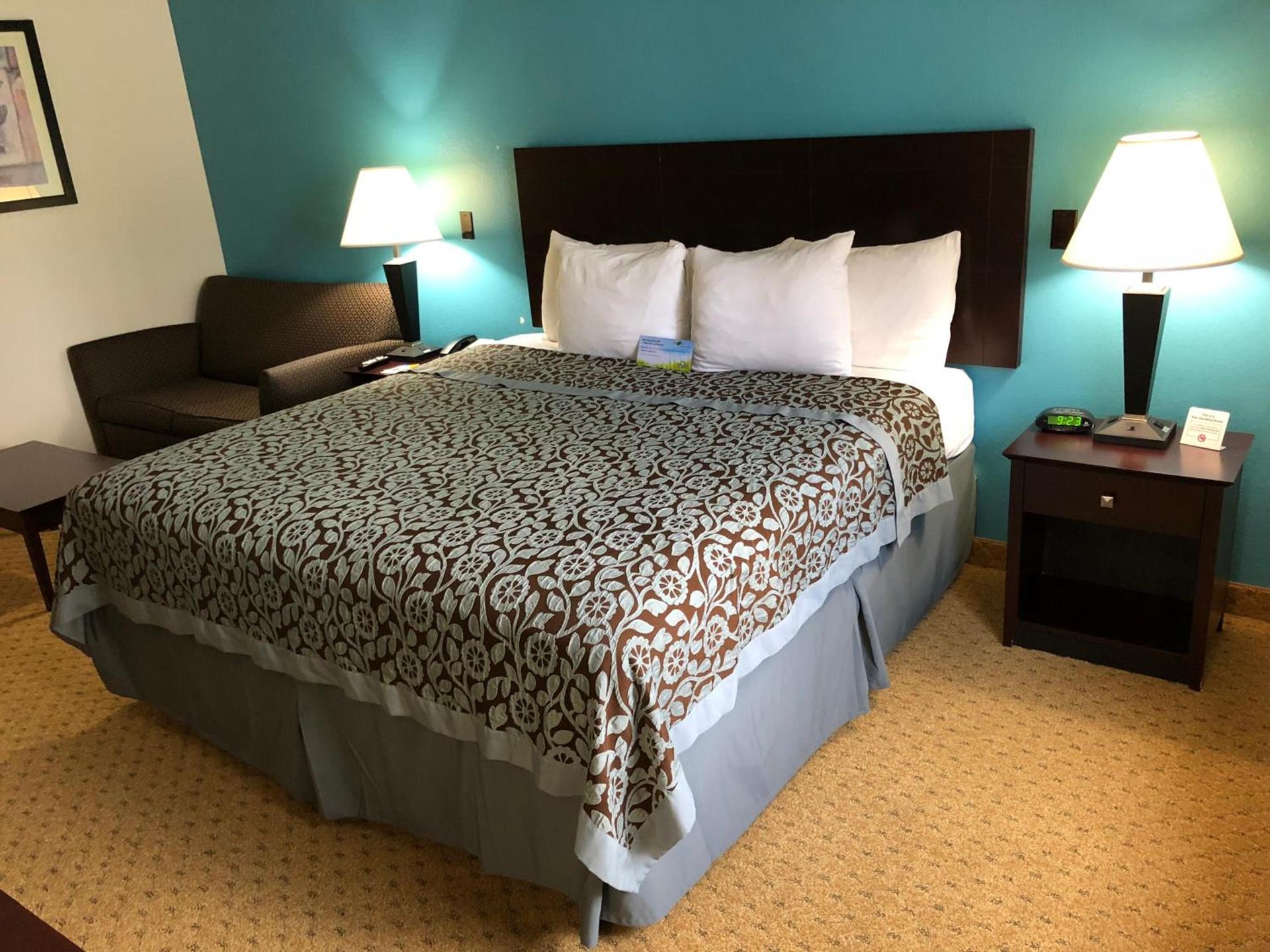 Days Inn & Suites by Wyndham Conroe North photo 15