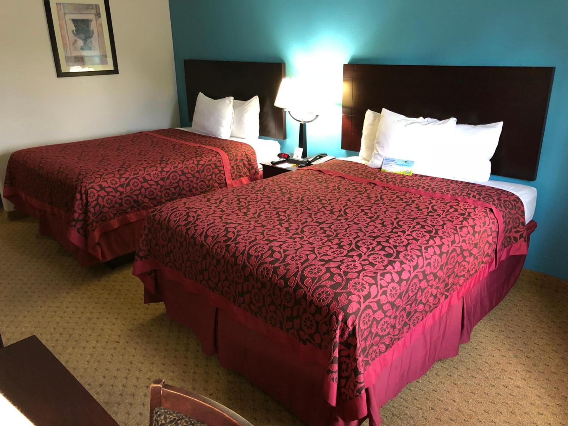 Days Inn & Suites by Wyndham Conroe North photo 14