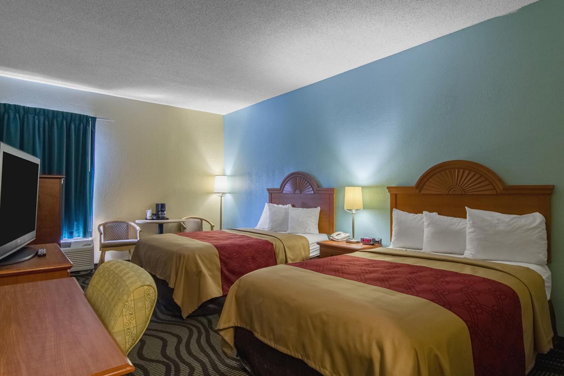Econo Lodge Darien photo 17