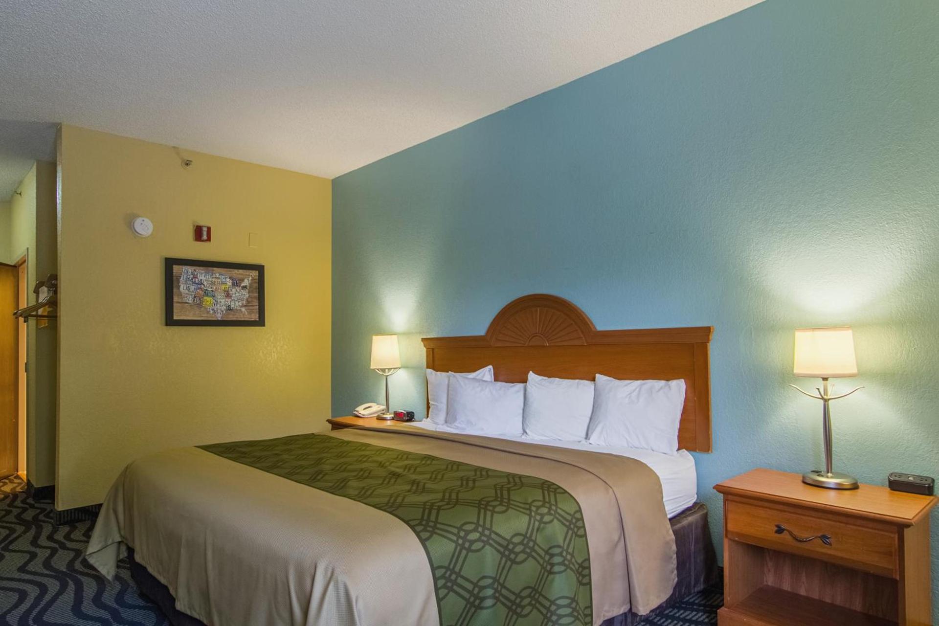 Econo Lodge Darien photo 10