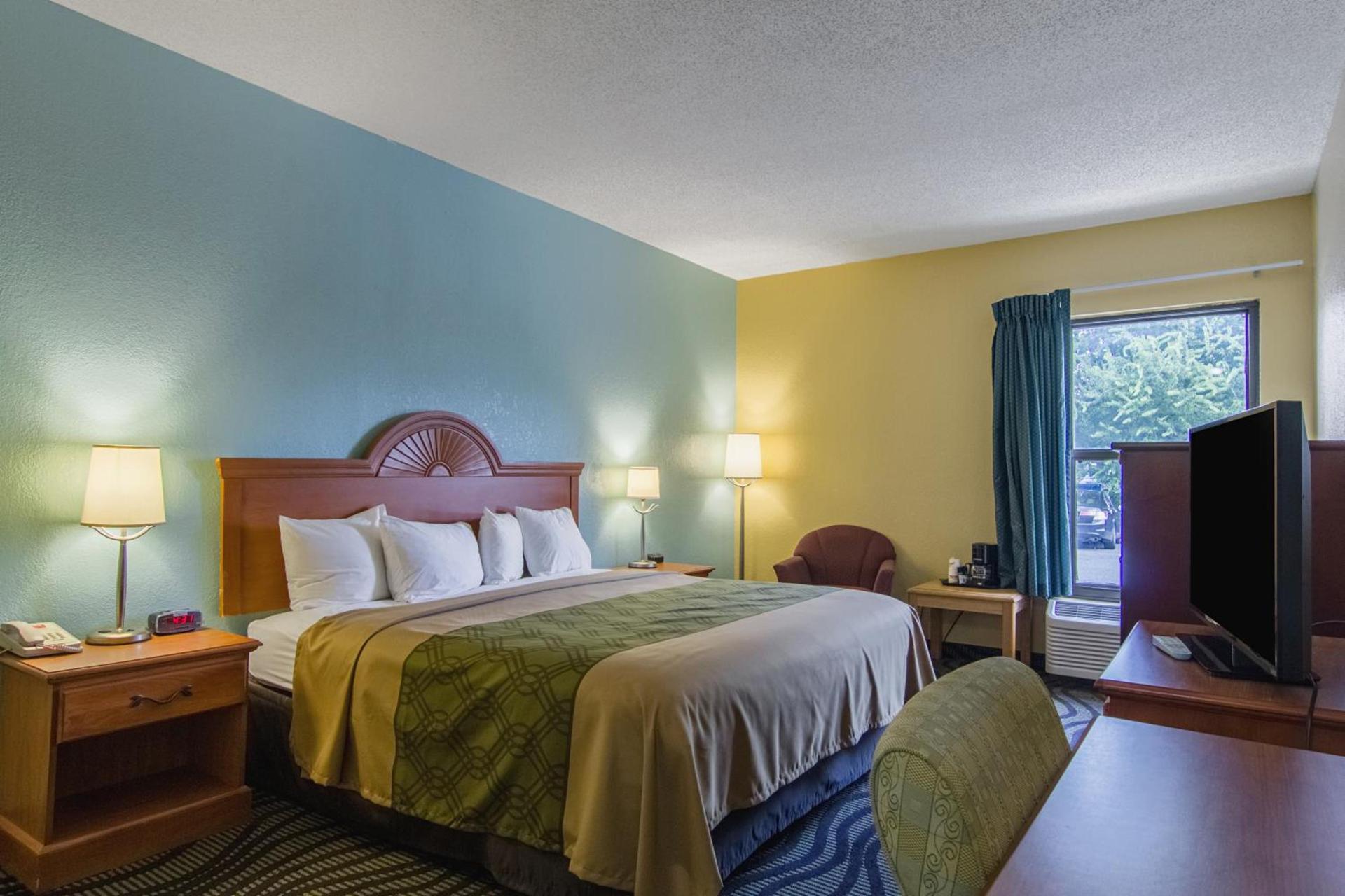 Econo Lodge Darien photo 16