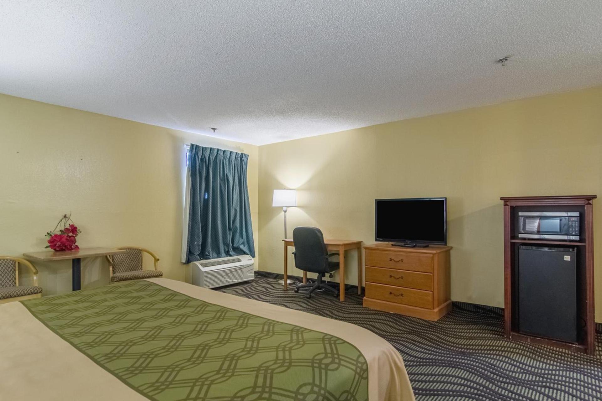 Econo Lodge Darien photo 15